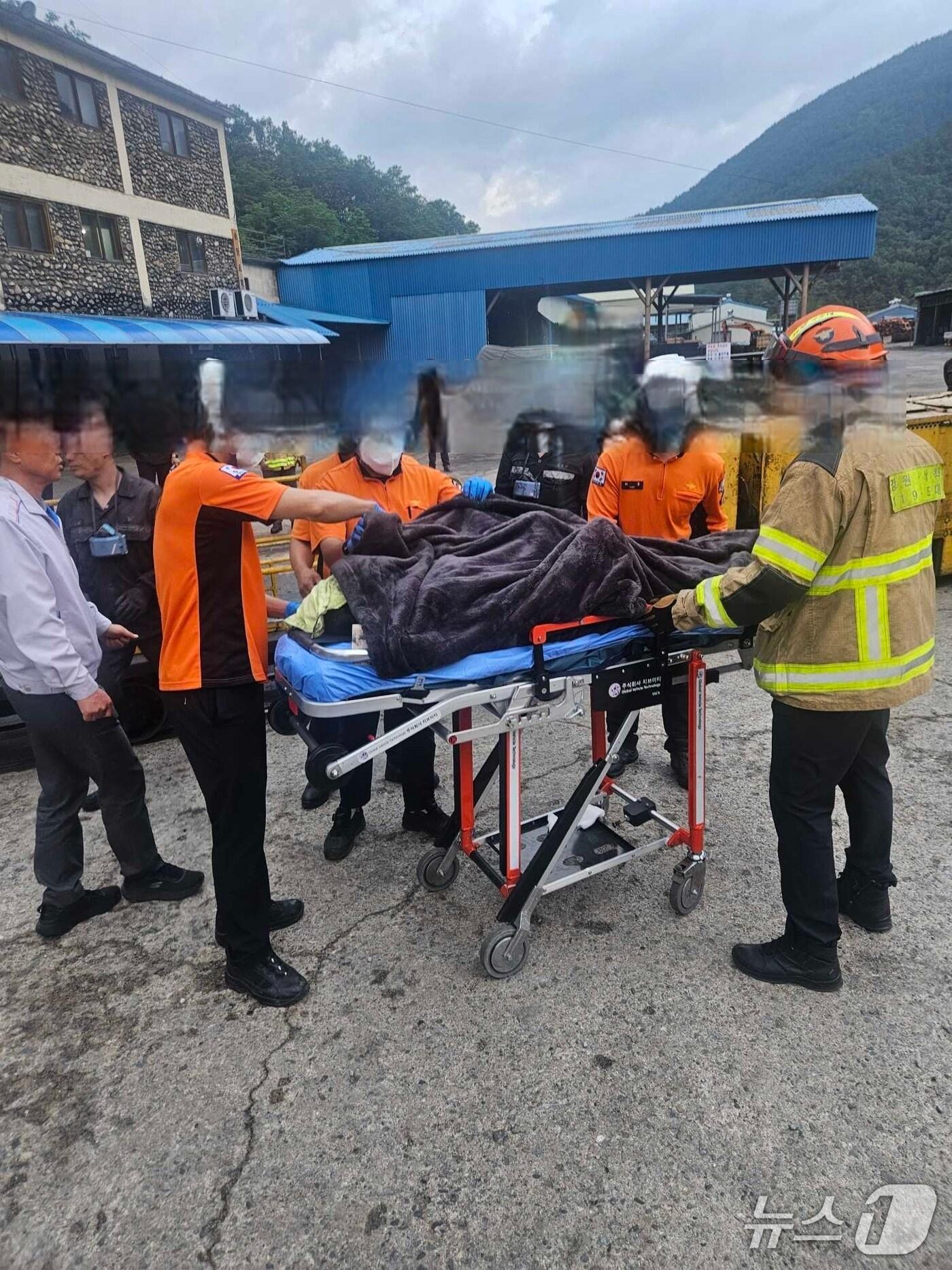 본문 이미지 - 17일 오전 3시 5분쯤 강원 삼척시 도계읍 한 광업소 갱도 경내 3km 지점에서 광부 A 씨&#40;57&#41;가 매몰돼 숨지는 사고가 발생했다. &#40;강원도소방본부 제공. 재판매 및 DB금지&#41; 2025.6.17/뉴스1