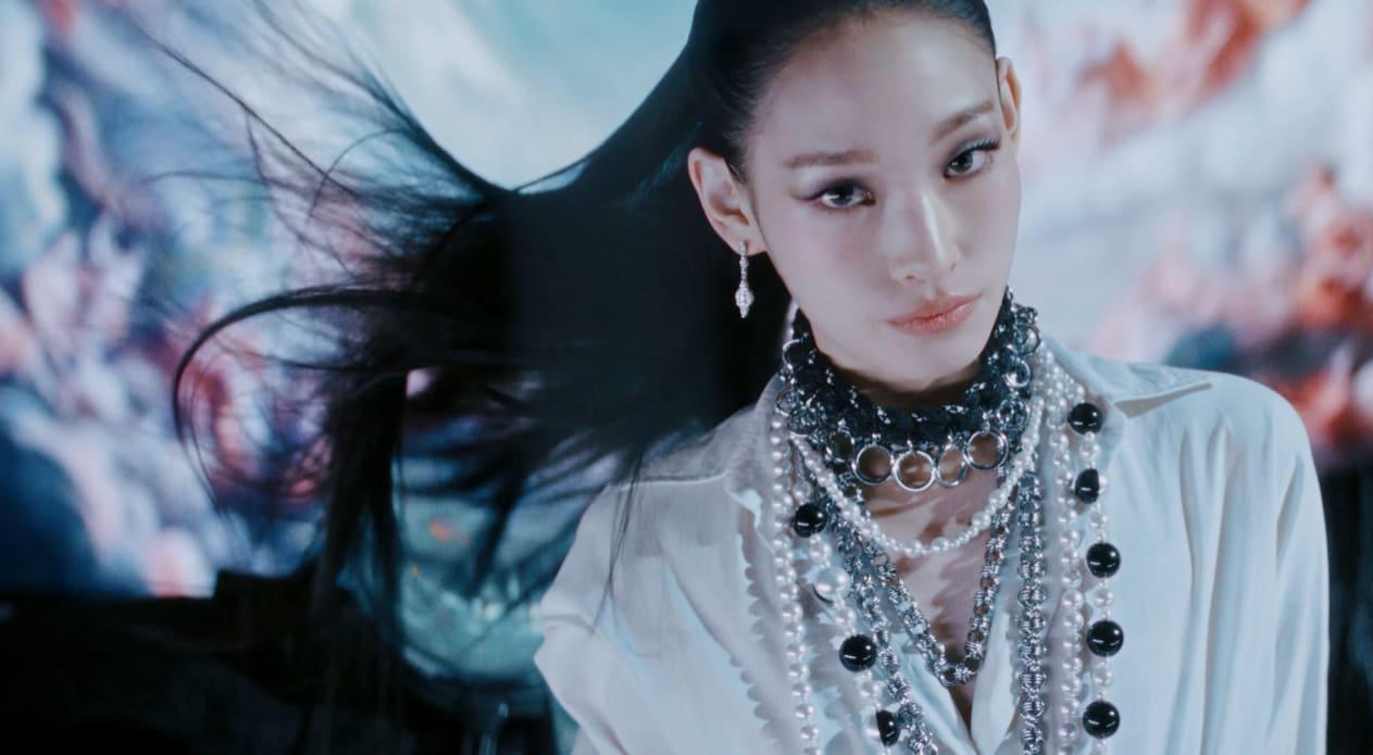 본문 이미지 - 올데이 프로젝트 애니('페이머스' 뮤직비디오 영상 갈무리)