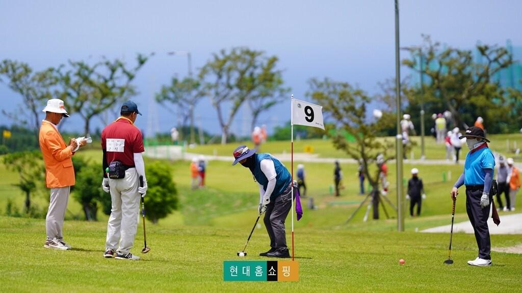 본문 이미지 - 현대홈쇼핑 파크골프대회 경기 모습(현대홈쇼핑 제공)