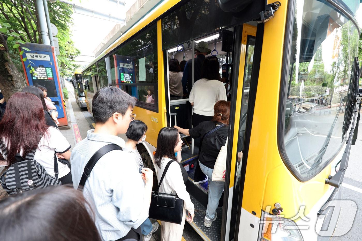 밤샘 협상 끝에 전북 버스업계 노사 임금협상이 타결돼 도내 교통 대란은 발생하지 않았다.&#40;사진은 기사와 무관&#41; ⓒ News1 박지현 기자