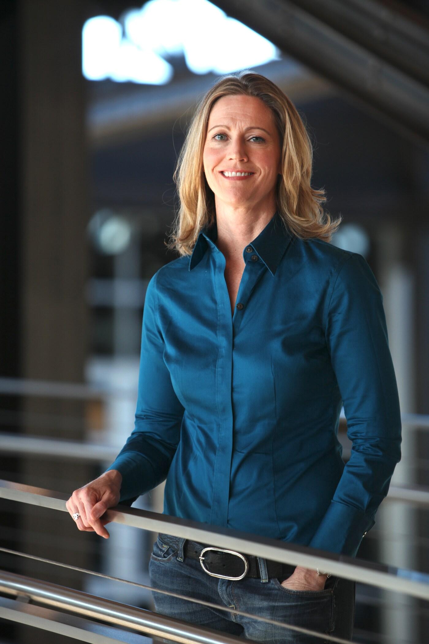 본문 이미지 - 메리 앨리스 드럼 프로듀서 / 월트디즈니컴퍼니코리아