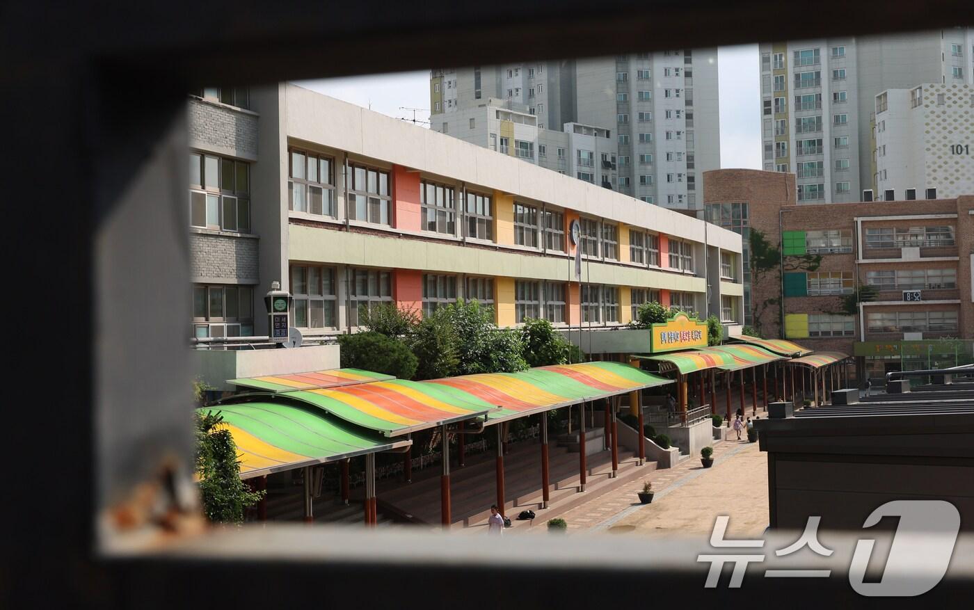 건물 안전 등급 문제로 학기 초 개학이 연기된 서울 서대문구 북성초교 모습. /뉴스1 ⓒ News1 김명섭 기자