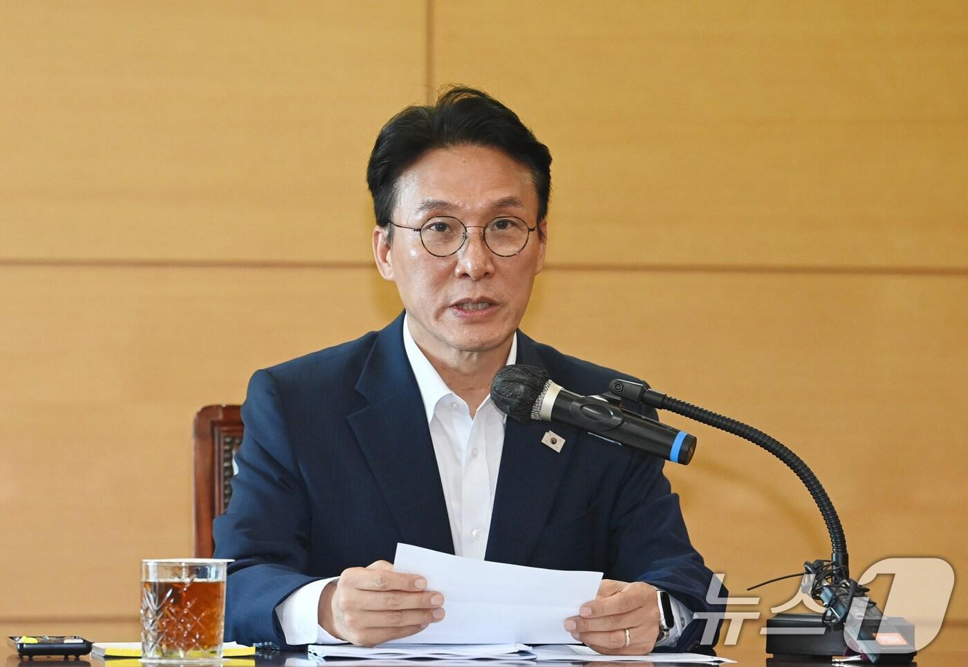 김민석 국무총리 후보자가 17일 오전 서울 종로구 통의동 금융감독연수원에 마련된 청문회 준비단 사무실에서 열린 사회분야 부처 업무보고에서 모두발언을 하고 있다. (공동취재) 2025.6.17/뉴스1 ⓒ News1 임세영 기자