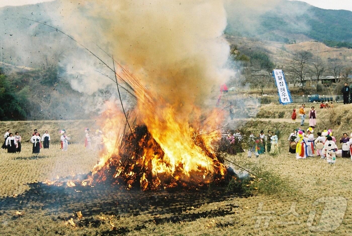 본문 이미지 - 전남 무형유산 송천달집태우기.(순천시 제공. 재판매 및 DB 금지)