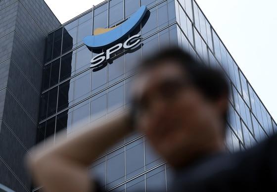 본문 이미지 - 지난 6월 서울 서초구 양재동 SPC삼립 본사 앞으로 시민이 지나고 있다. 2025.6.17/뉴스1 ⓒ News1 박정호 기자