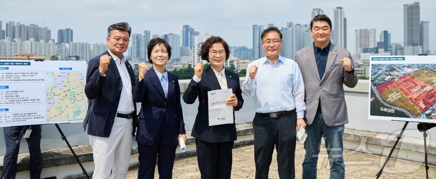 17일 대구시의회 기획쟁정위원회는 대구시 신청사 건립예정지 방문 ⓒ News1 김대벽기자