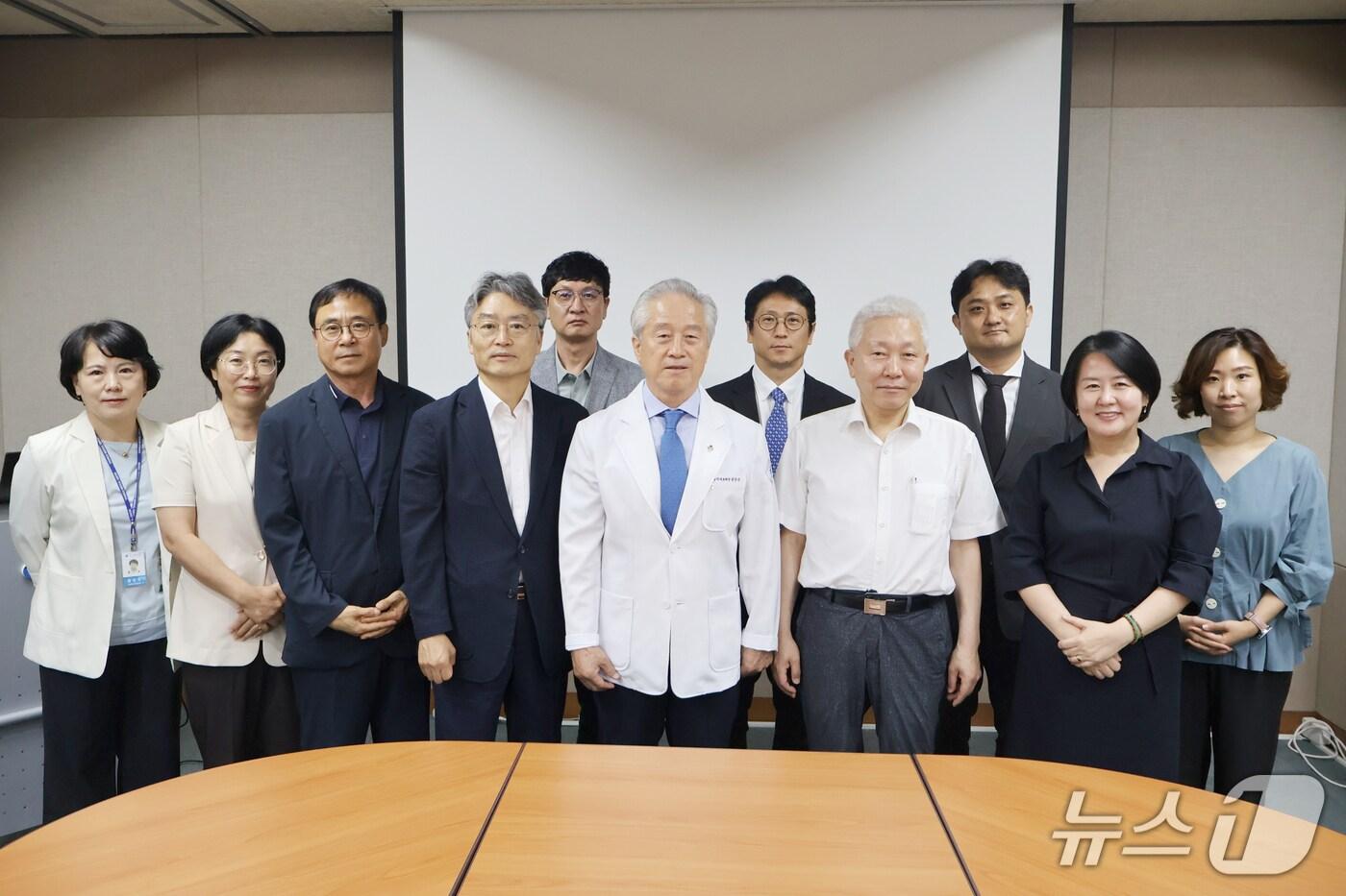  충북 충주의료원은 17일 연세대학교 원주세브란스기독병원과 원격 중환자실 협력 네트워크 사업 참여를 논의했다.(충주의료원 제공. 재판매 및 DB금지)/뉴스1