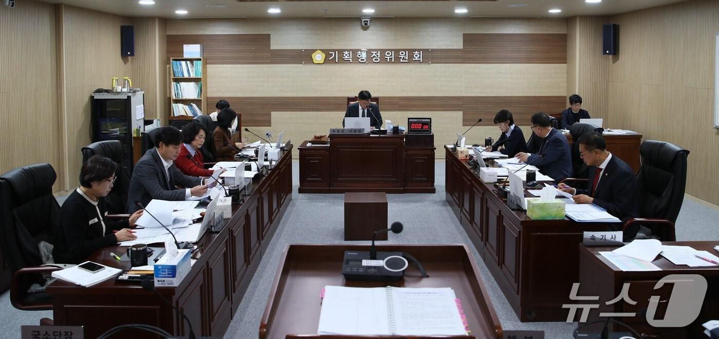 익산시의회 기획행정위원회 회의모습.&#40;익산시의회 제공. 재판매 및 DB금지&#41;