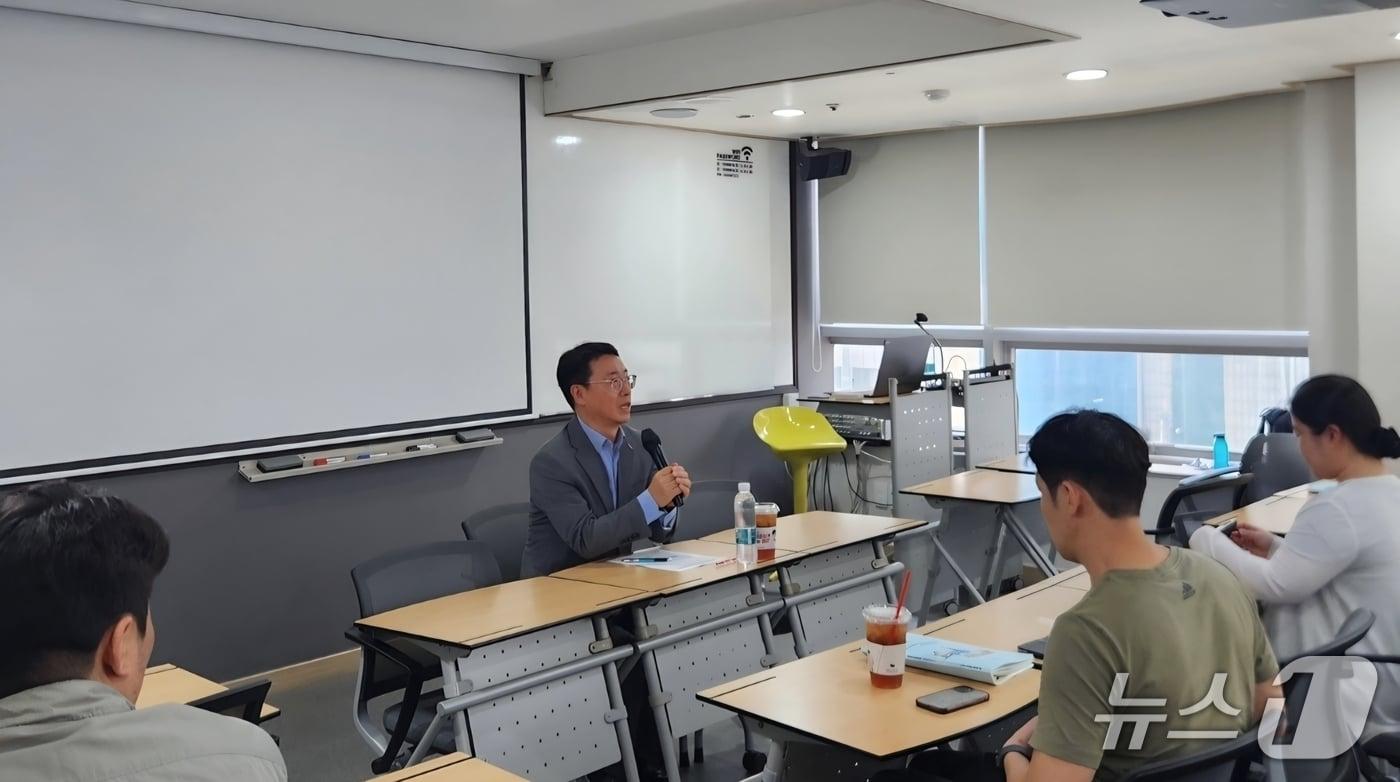 16일 열린 일사천리 재창업 교육 간담회에 참석한 원영준 신보중앙회장 (신보중앙회 제공. 재판매 및 DB금지)