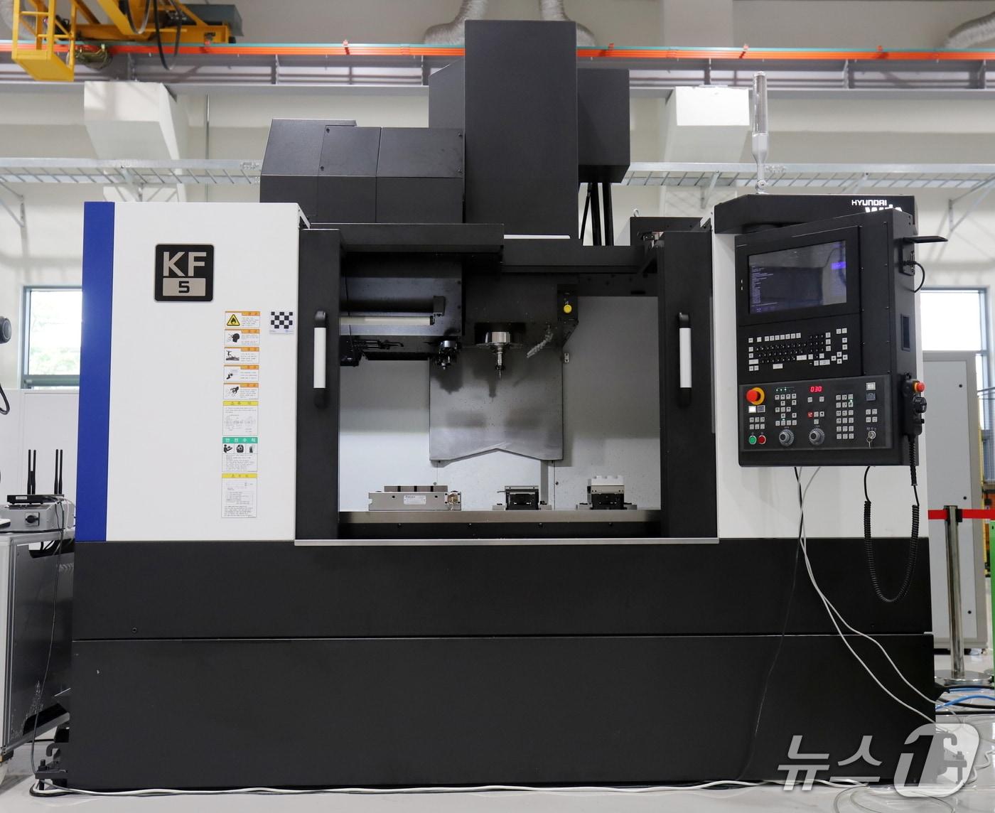 본문 이미지 - K-CNC 시스템이 탑재된 공작기계(기계연 제공) /뉴스1