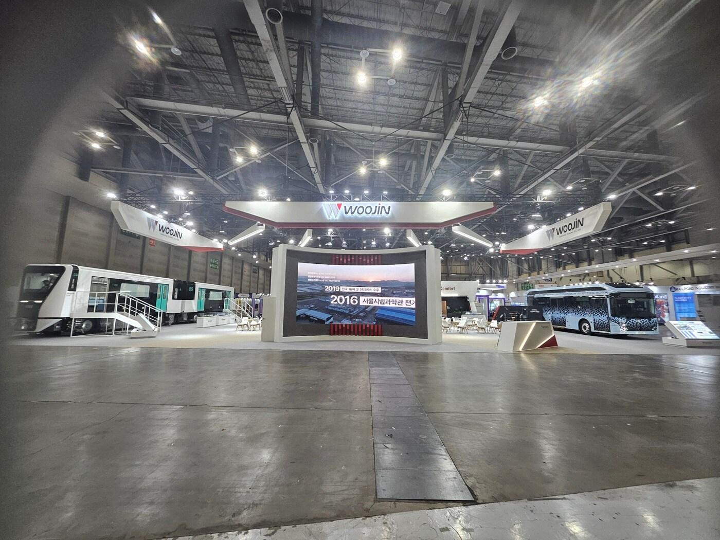 본문 이미지 - 우진산전 2025 부산국제철도산업전 부스 모습.&#40;우진산전 제공&#41;