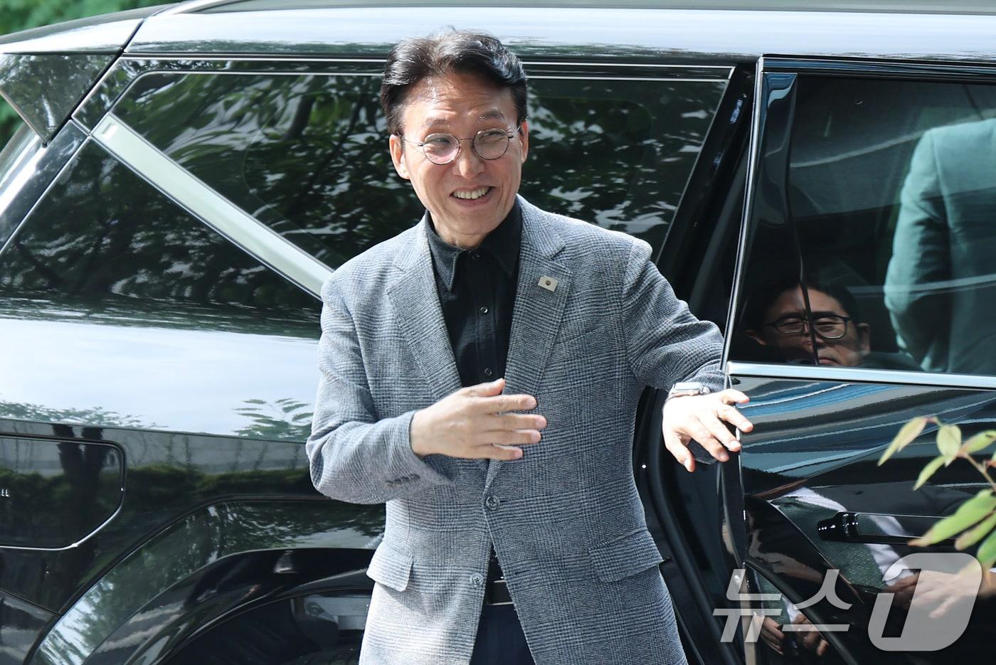 김민석 국무총리 후보자가 18일 오전 서울 종로구 통의동 금융감독원 연수원에 마련된 인사청문회 준비 사무실로 출근을 하고 있다. 2025.6.18/뉴스1 ⓒ News1 임세영 기자