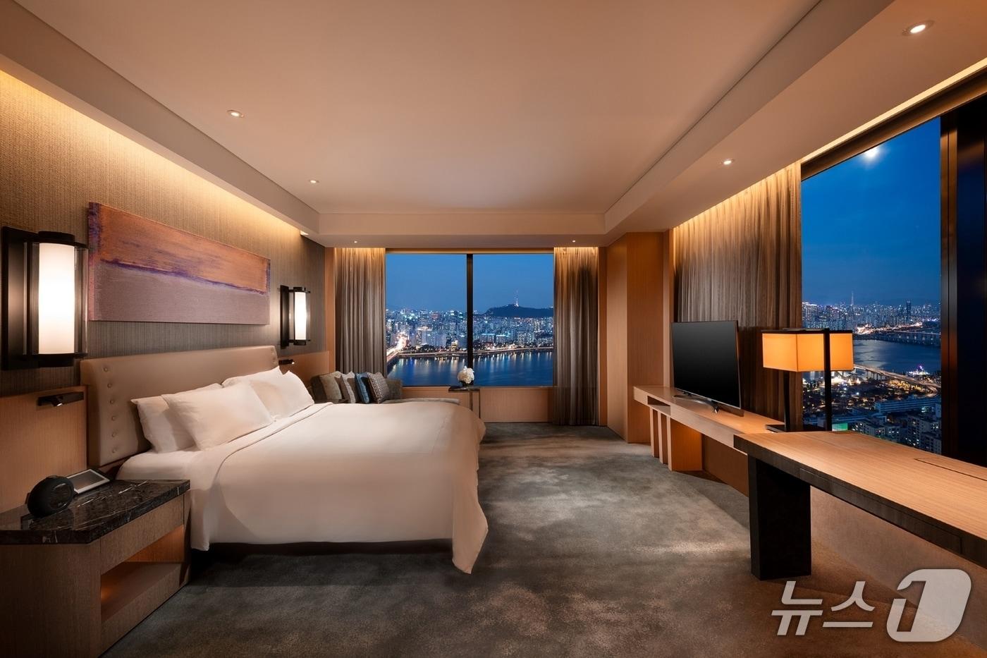 시몬스 매트리스 &#39;콘래드 서울&#39; 전 객실 납품 &#40;시몬스 제공. 재판매 및 DB금지&#41;