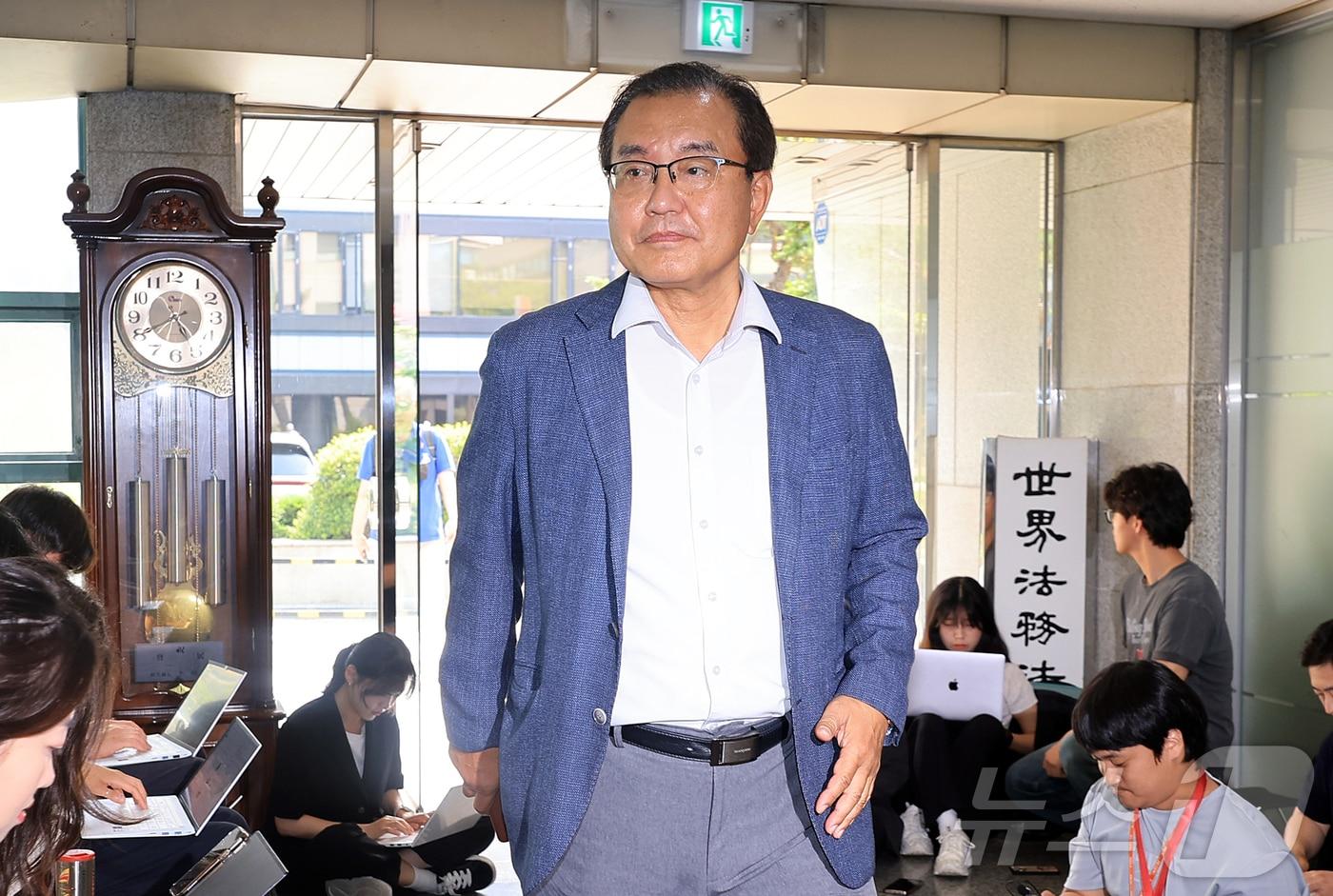 순직 해병 수사 방해 의혹 사건을 수사하는 이명현 특별검사가 18일 오전 서울 서초구 사무실로 출근하고 있다. 2025.6.18/뉴스1 ⓒ News1 김진환 기자