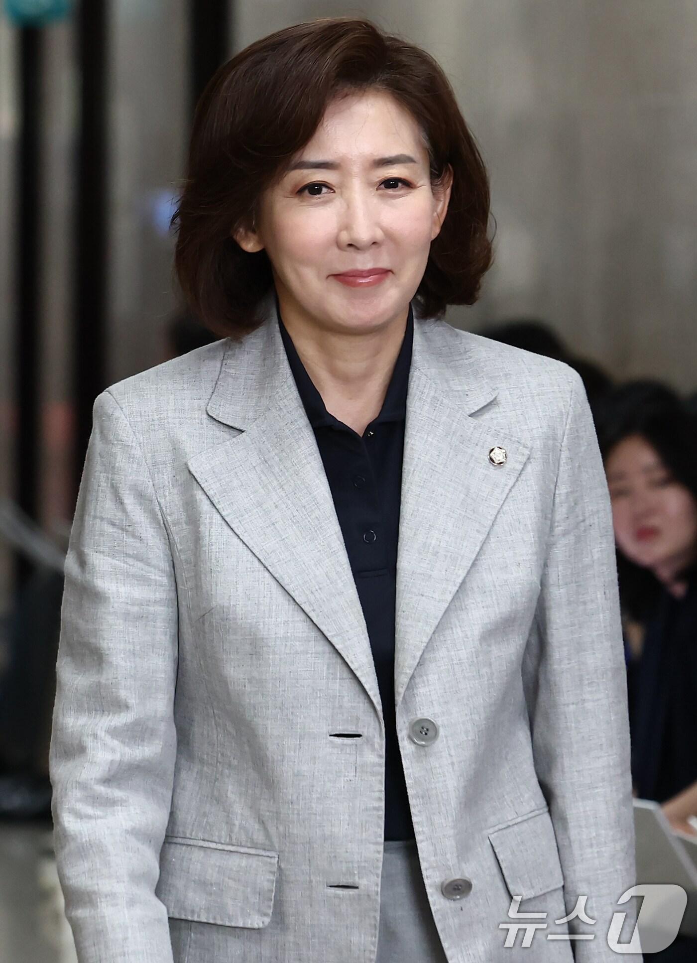 본문 이미지 - 나경원 국민의힘 의원이 지난 6얼 18일 오전 서울 여의도 국회에서 열린 4선 이상 의원 간담회에 참석하고 있는 모습. 2025.6.18/뉴스1 ⓒ News1 김민지 기자