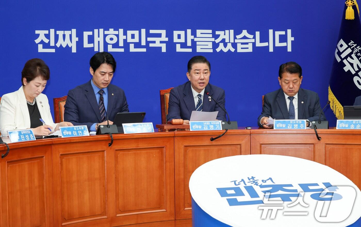 김병기 더불어민주당 대표 직무대행 겸 원내대표가 18일 오전 서울 여의도 국회에서 열린 최고위원회의에 참석해 모두 발언하고 있다. 2025.6.18/뉴스1 ⓒ News1 안은나 기자