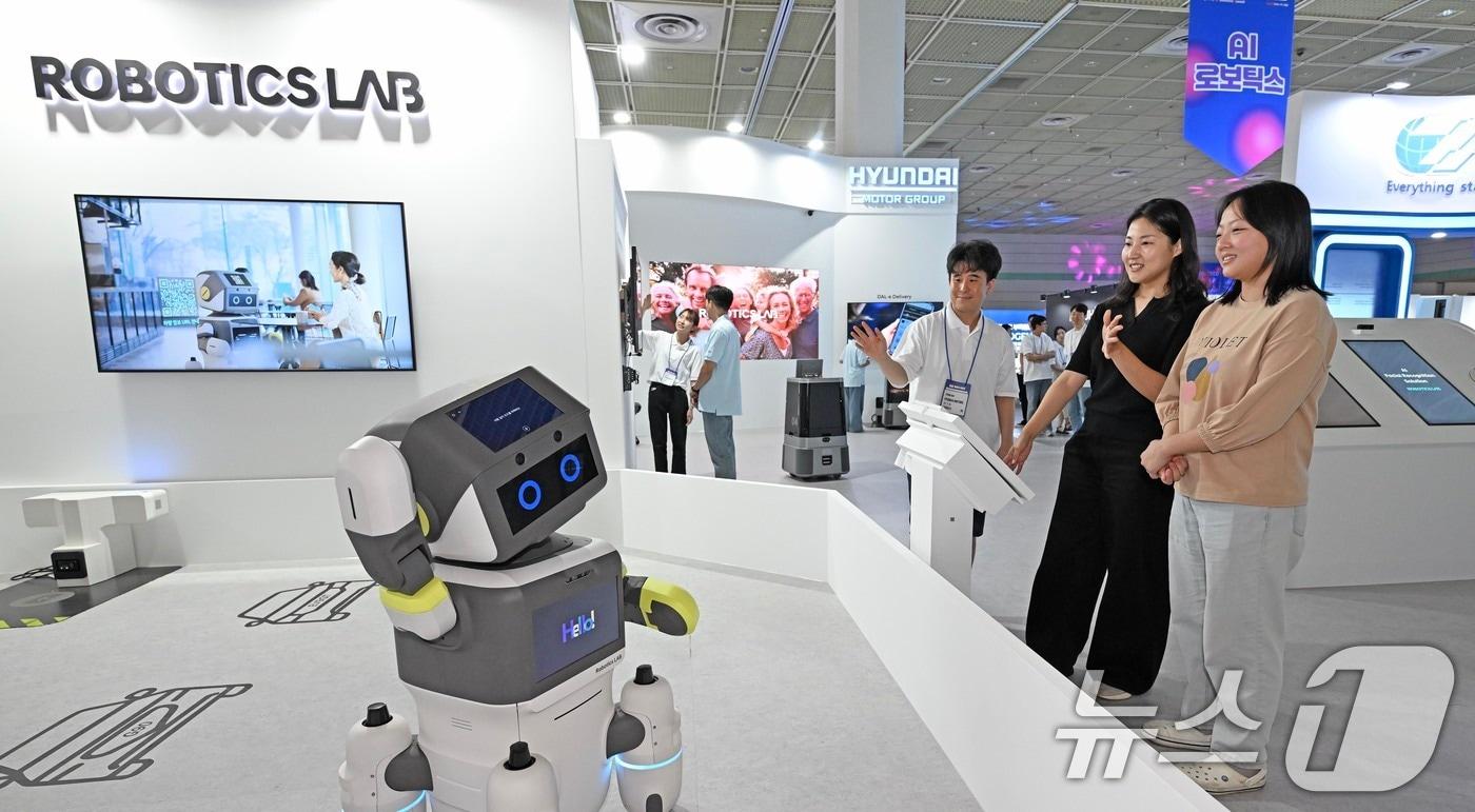 현대차그룹이 서울 강남구 코엑스에서 열리는 인공지능 엑스포 'MARS 2025'에 로보틱스랩과 기아 부스를 마련하고 인공지능을 활용한 다양한 첨단 기술을 선보인다 (현대차·기아 제공. 재판매 및 DB 금지) 2025.6.18/뉴스1