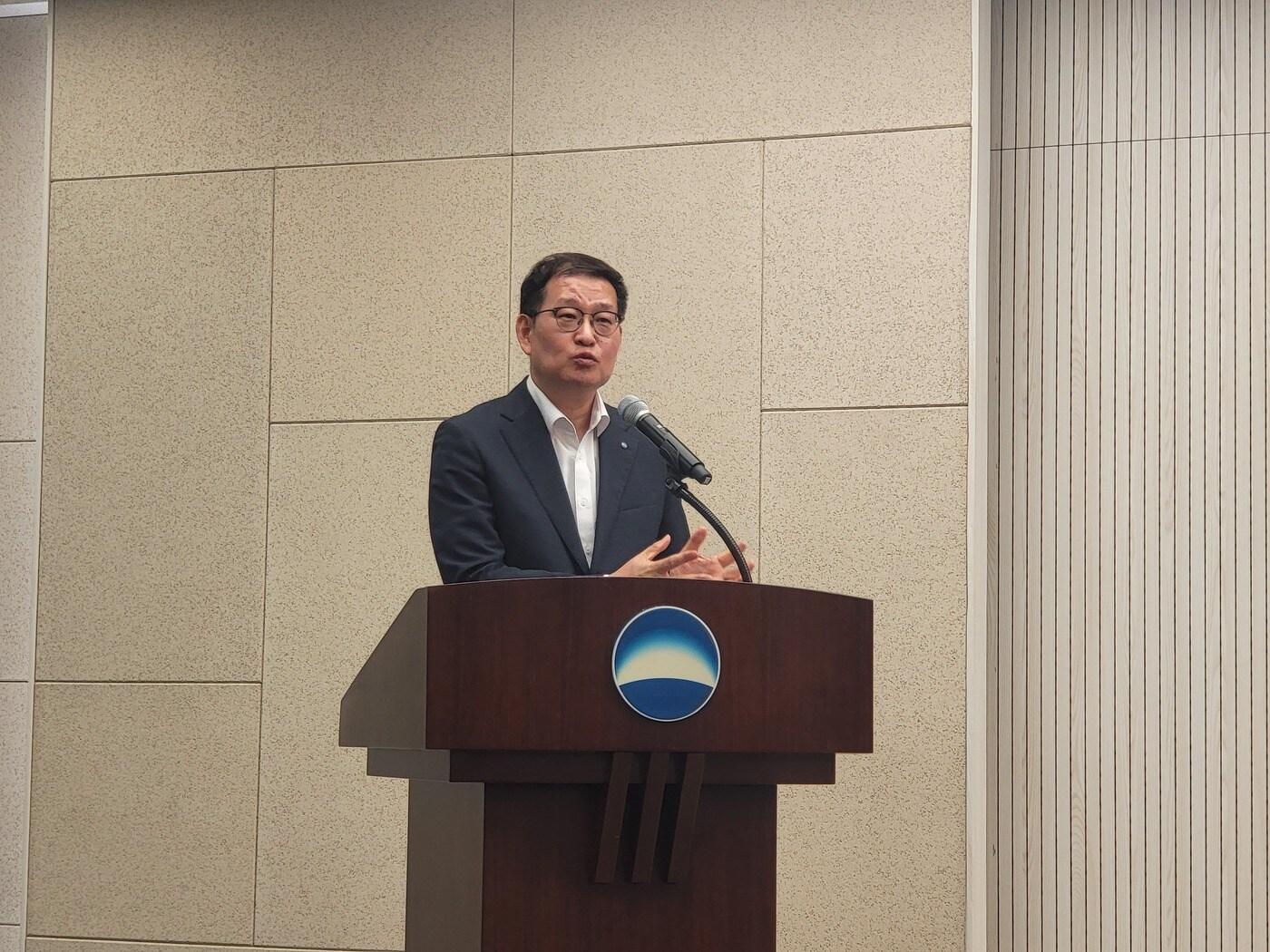 본문 이미지 - 박정훈 우리금융경영연구소장이 18일 서울 중구 우리은행 본점에서 열린 '저출생·고령화·저성장 대응 일본 사례' 기자간담회에서 발언하고 있다 2025.6.18/뉴스1 ⓒ News1 김근욱 기자