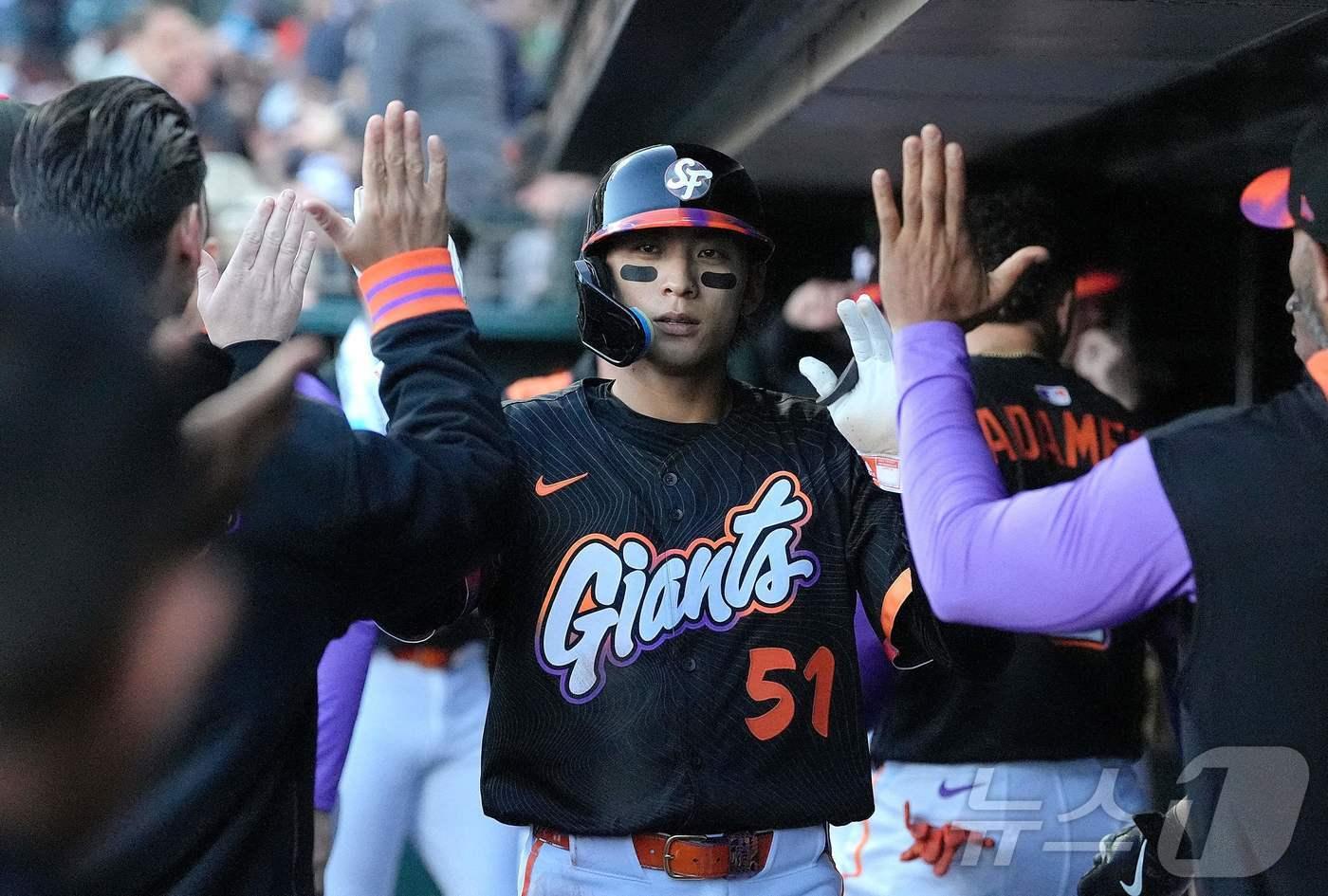 샌프란시스코 자이언츠 이정후가 18일(한국시간) 열린 2025 메이저리그 클리블랜드 가디언스전에서 4타수 1안타 1볼넷 1득점을 기록했다. ⓒ AFP=뉴스1