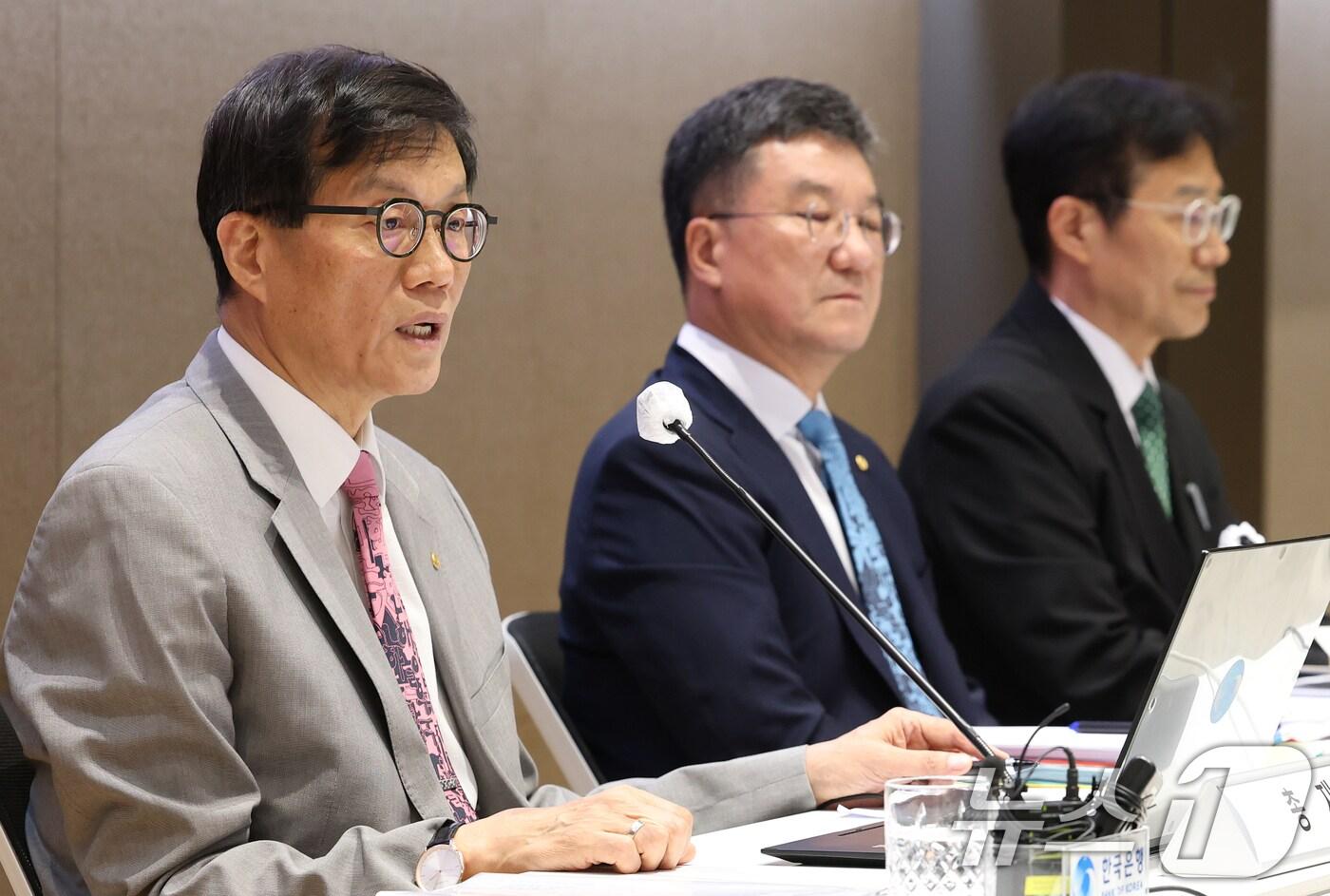 이창용 한국은행 총재가 18일 오후 서울 중구 한국은행 별관 컨퍼런스홀에서 열린 물가안정목표 운영상황 점검 설명회에서 모두발언을 하고 있다.  /뉴스1 ⓒ News1 오대일 기자