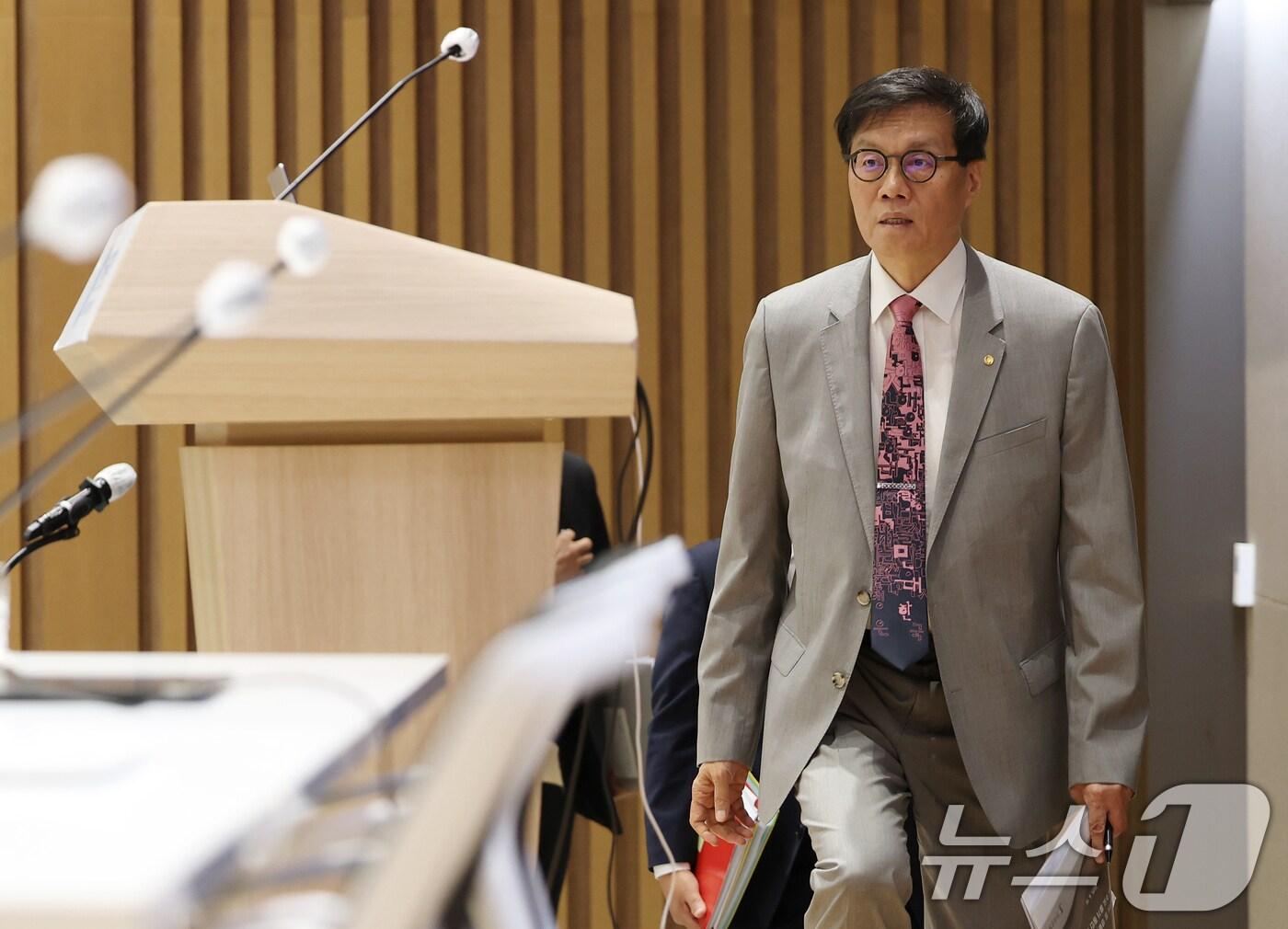 본문 이미지 - 이창용 한국은행 총재가 18일 오후 서울 중구 한국은행 별관 컨퍼런스홀에서 열린 물가안정목표 운영상황 점검 설명회에 참석하고 있다. /뉴스1 ⓒ News1 오대일 기자