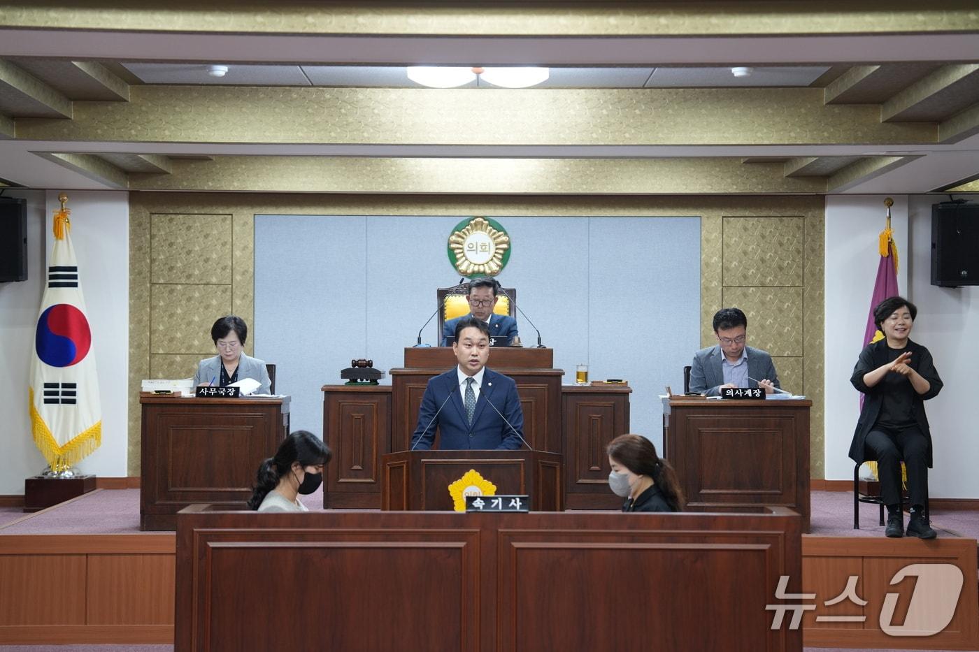 강현식 부산 사하구의원이 5분 자유발언을 통해 새벽별어린이병원 지원 조례안에 관한 이야기를 하고 있다.(사하구의회 제공. 재판매 및 DB 금지)