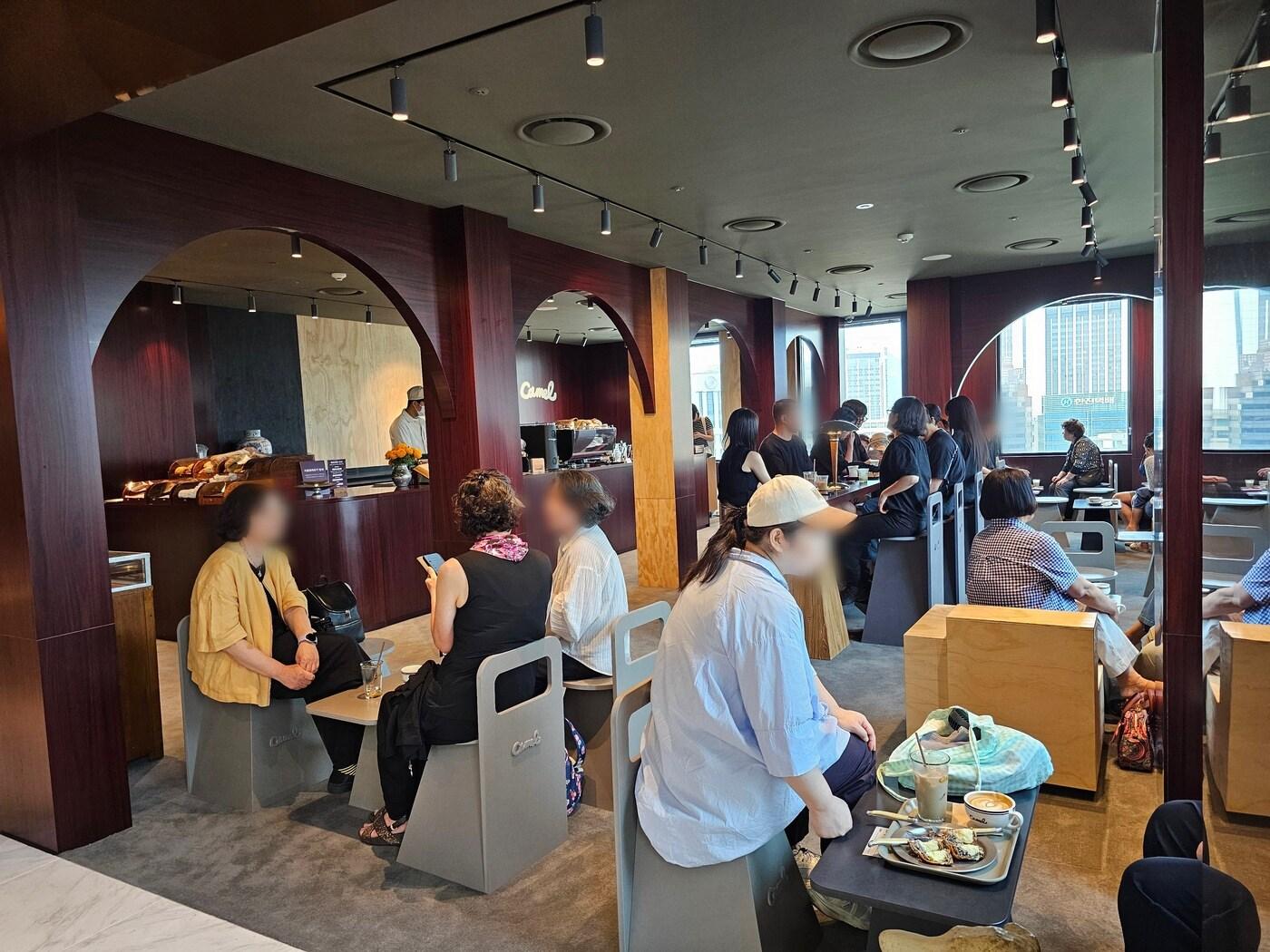 본문 이미지 - 신세계백화점 본점 식당가가 오픈 100일 만(지난 3월 14일~6월 18일 기준)에 매출이 전년 동기 대비 25% 가량 늘었다(신세계백화점제공)