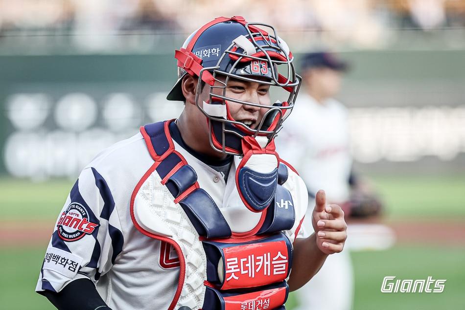 본문 이미지 - 롯데 자이언츠 신인 포수 박재엽이 18일 열린 KBO리그 부산 한화 이글스전에서 2회말 3점 홈런을 터뜨렸다. (롯데 자이언츠 제공)