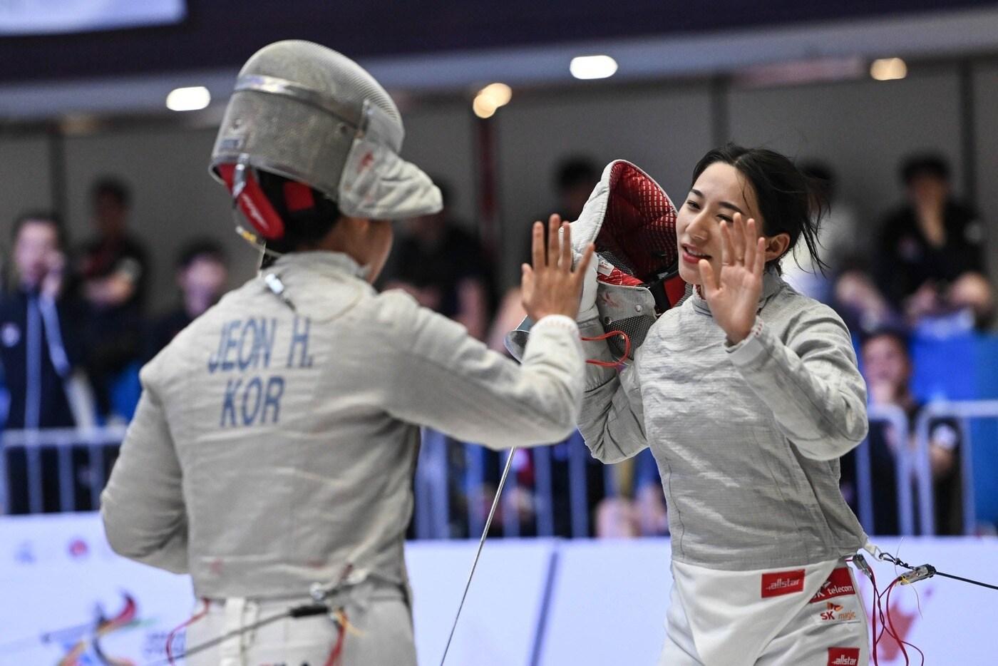 펜싱 국가대표 김정미(오른쪽). (대한펜싱협회 제공)