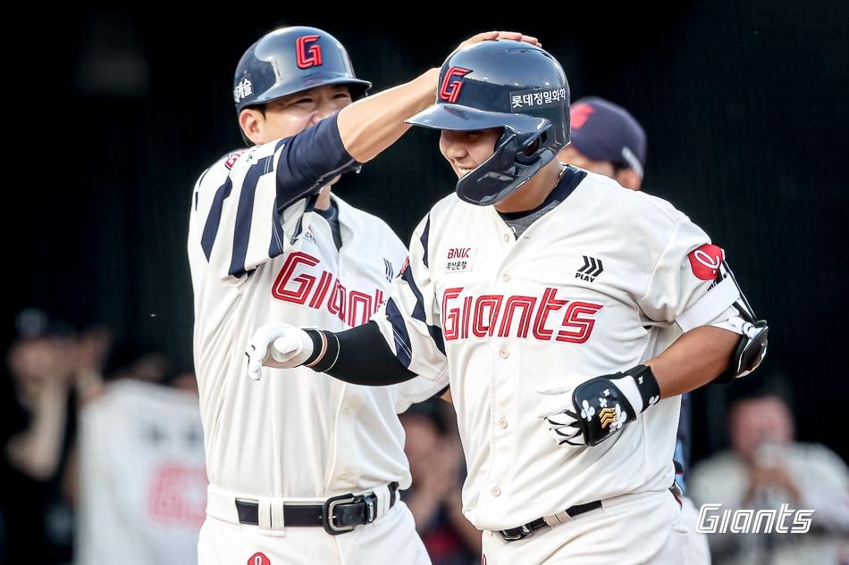 본문 이미지 - 롯데 자이언츠 신인 포수 박재엽이 18일 열린 KBO리그 부산 한화 이글스전에서 2회말 결승 3점 홈런을 터뜨렸다.(롯데 자이언츠 제공)