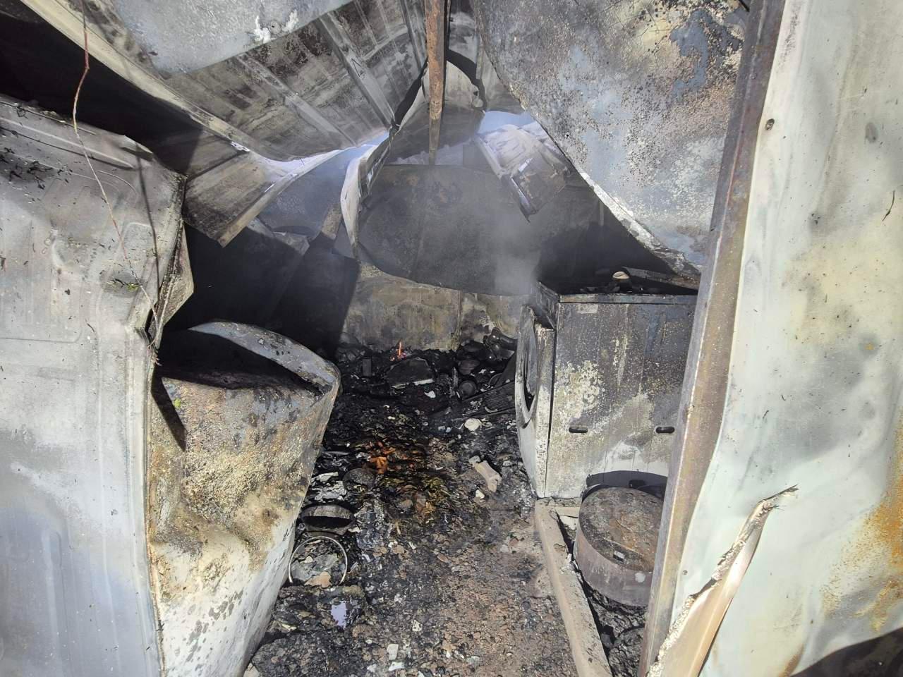 본문 이미지 -  진화된 천안의 주거용 컨테이너 모습(천안동남소방서 제공.재판매 및 DB금지) /뉴스1