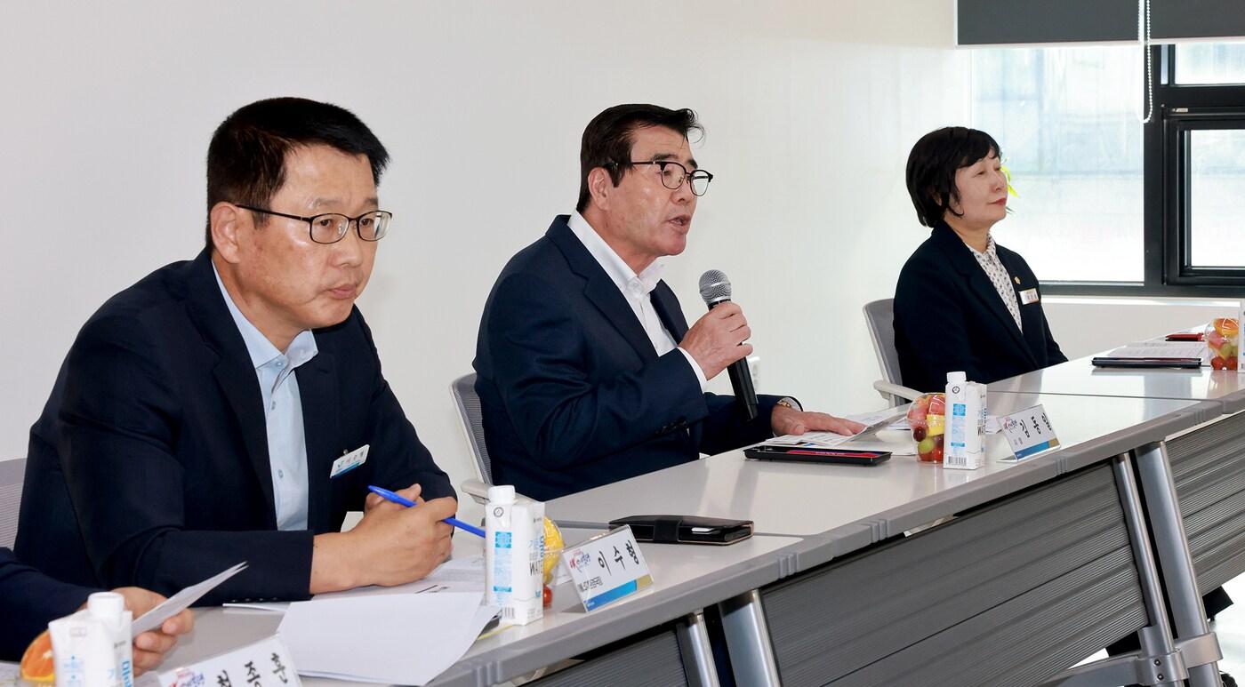  김동일 보령시장(가운데)이 ‘4기 보령시 청년 네트워크 발대식’에서 인사말을 하고 있는 모습(보령시 제공.재판매 및 DB금지) /뉴스1