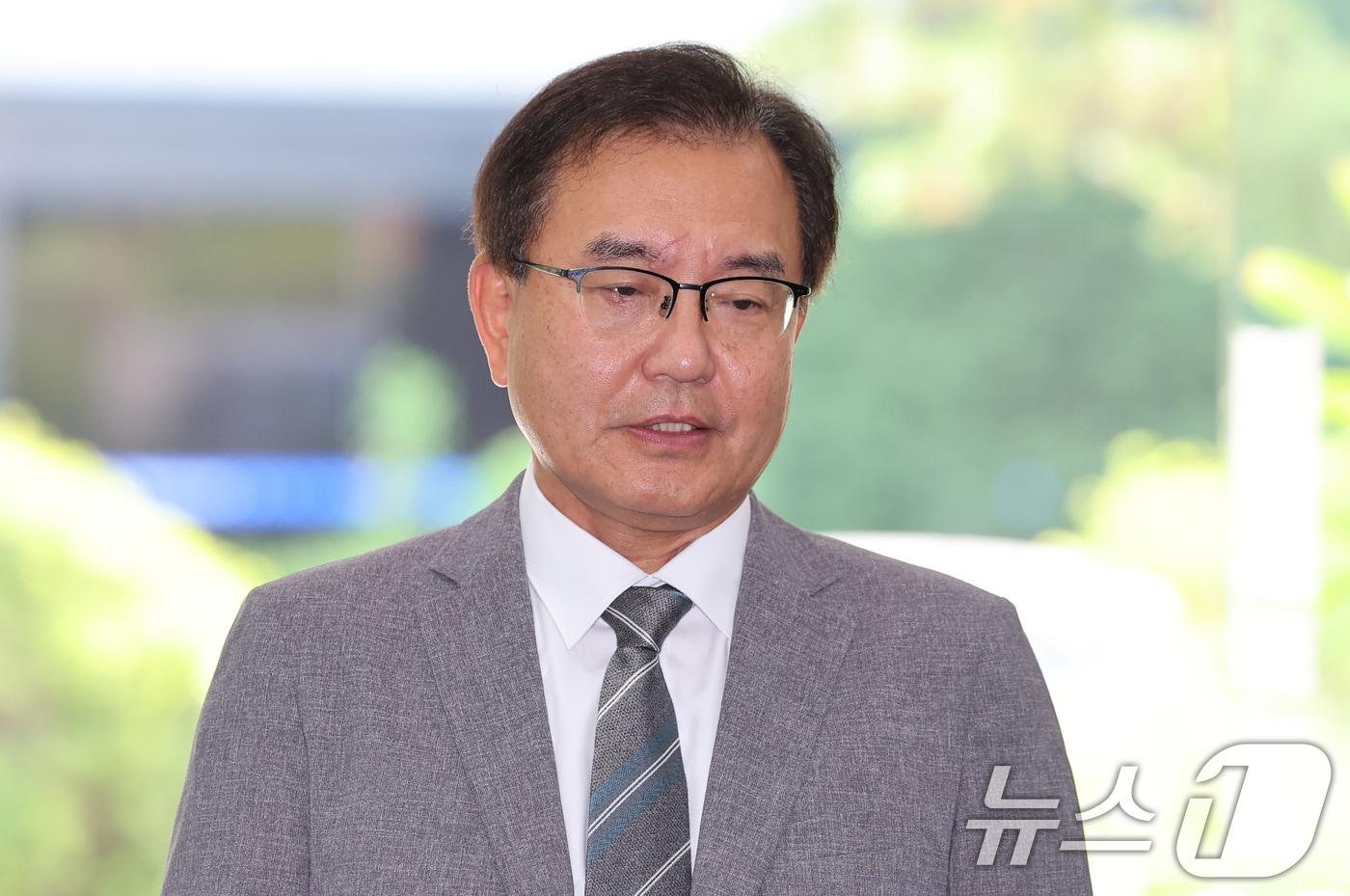 순직 해병 수사 방해 의혹 사건을 수사하는 이명현 특별검사가 19일 오전 서울 서초구에 위치한 사무실로 출근하며 취재진과 질문에 답변하고 있다. 2025.6.19/뉴스1 ⓒ News1 장수영 기자
