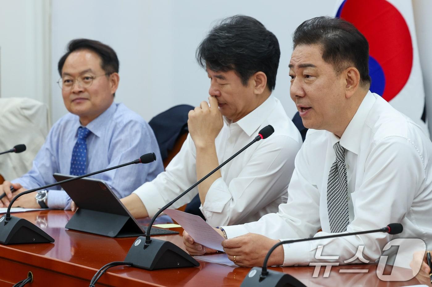 김병기 더불어민주당 대표 직무대행 겸 원내대표가 19일 오전 서울 여의도 국회에서 열린 정책조정회의에 참석해 모두 발언하고 있다. 2025.6.19/뉴스1 ⓒ News1 안은나 기자