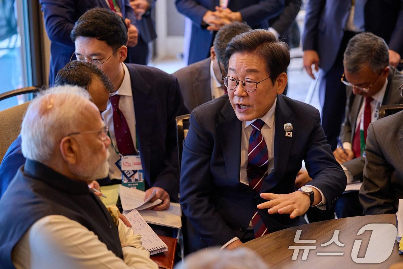 이재명 대통령과 나렌드라 모디 인도 총리가 17일(현지시간) 캐나다 앨버타주 캐내내스키스 주요 7개국(G7) 정상회의장에서 정상회담을 하고 있다. (대통령실 제공. 재판매 및 DB 금지) 2025.6.19/뉴스1 ⓒ News1 박지혜 기자