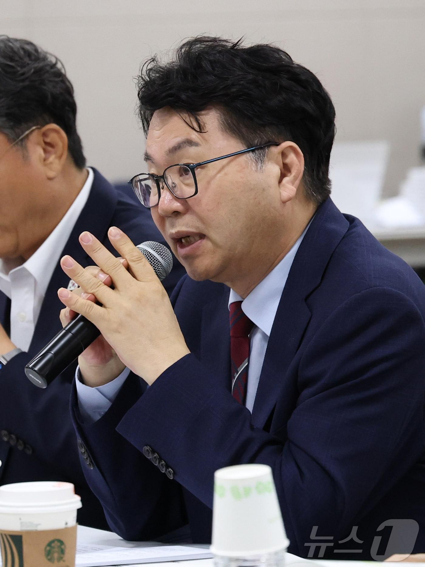 본문 이미지 - 이한주 국정기획위원회 위원장이 19일 오전 세종시 정부세종컨벤션센터에서 열린 국정기획위원회 산업통상자원부 업무보고에 참석하여 모두발언을 하고 있다. 2025.6.19/뉴스1 ⓒ News1 김기남 기자