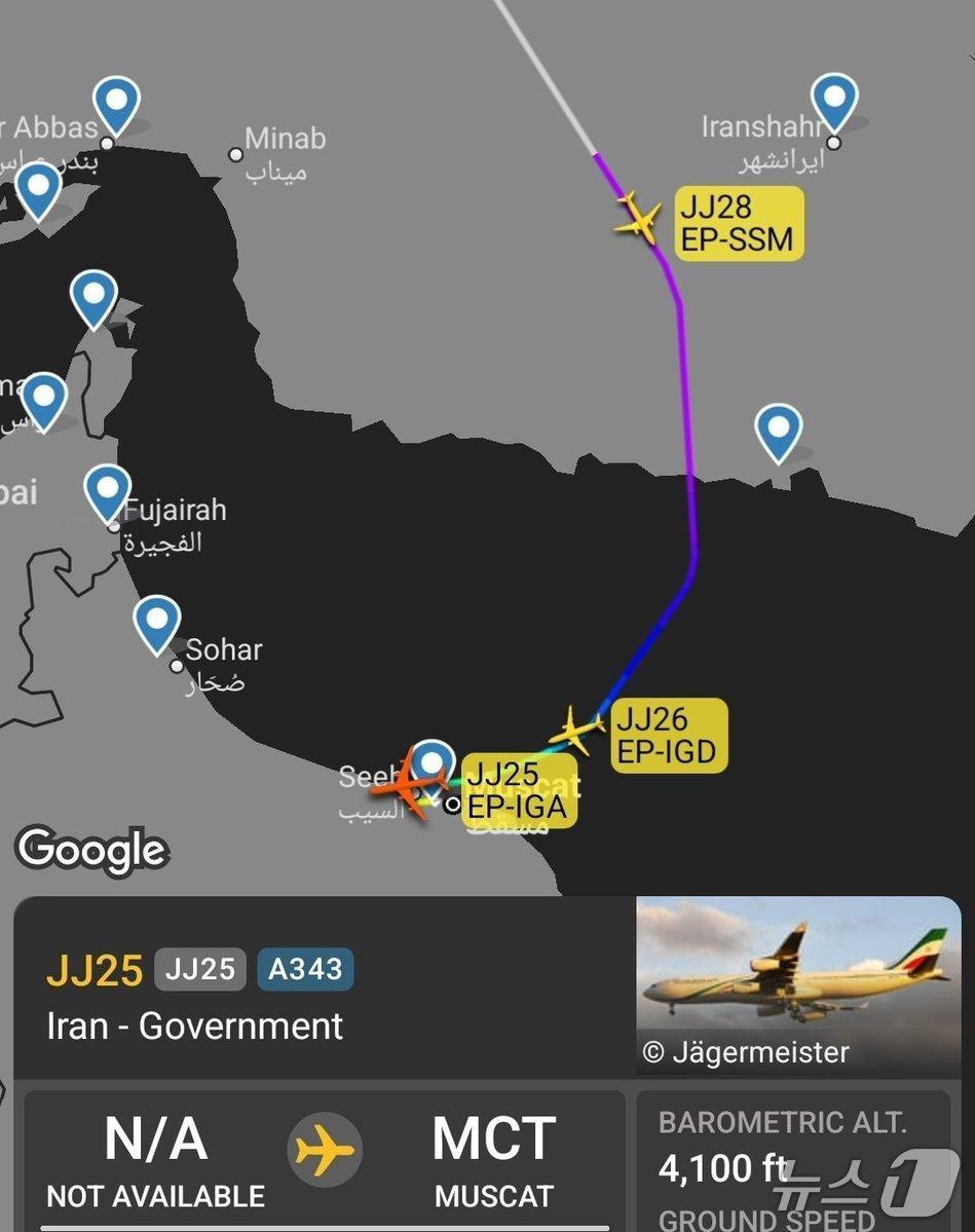 본문 이미지 - 항공 추적 웹사이트 플라이트레이더24에 따르면 18일(현지시간) 이란 정부와 연계된 것으로 추정되는 항공기 3대가 오만 무스카트에 착륙했다.(X 갈무리).