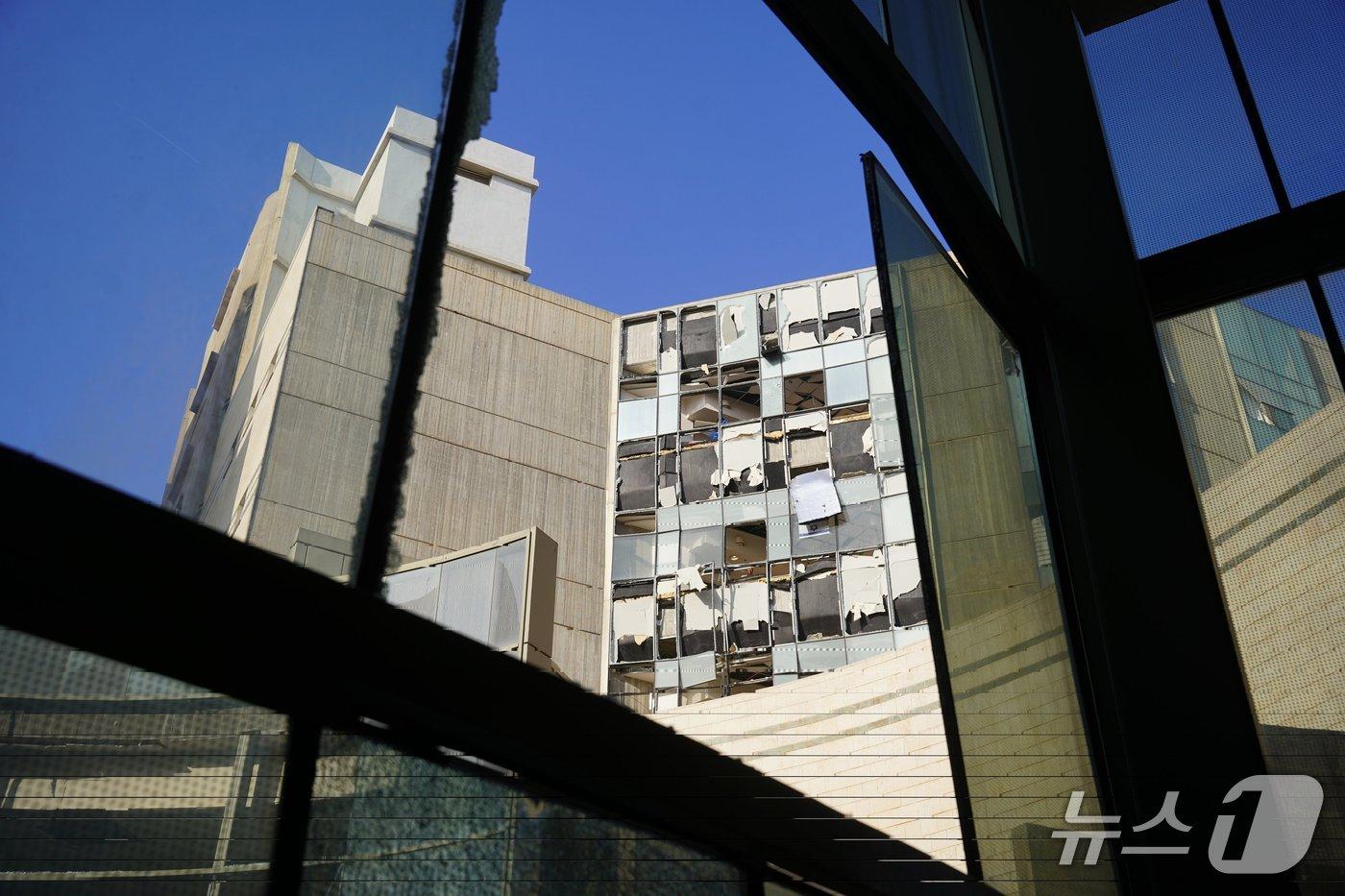 이란의 탄도미사일 공격을 받은 이스라엘 남부 베르셰바의 소로카 병원. <출처=소셜미디어 엑스>