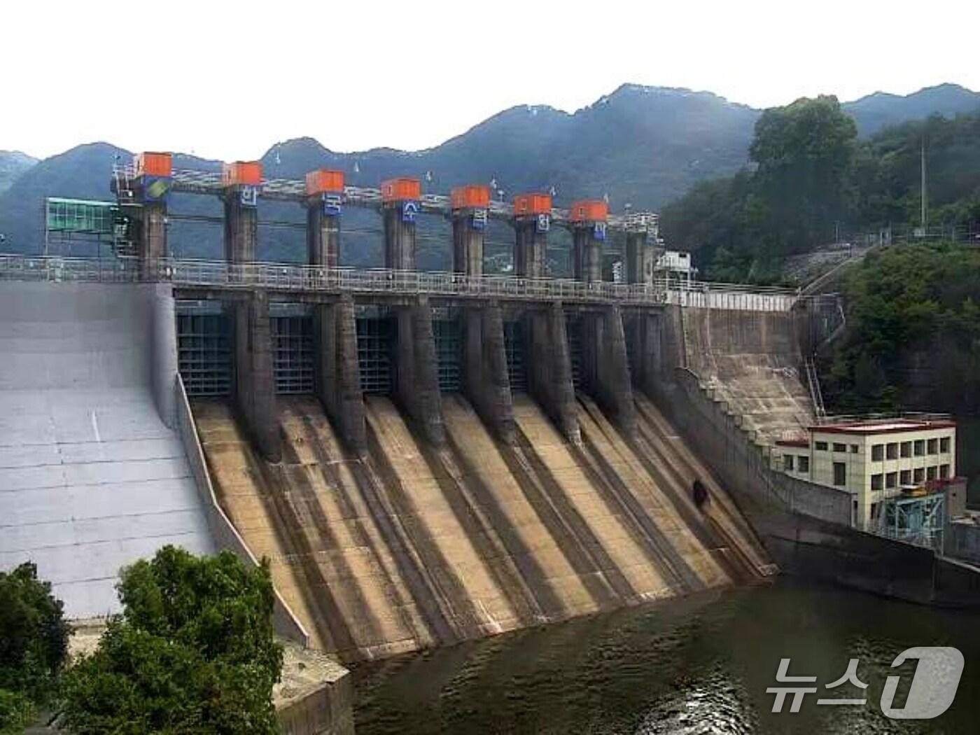 본문 이미지 - 괴산댐 수문/뉴스1