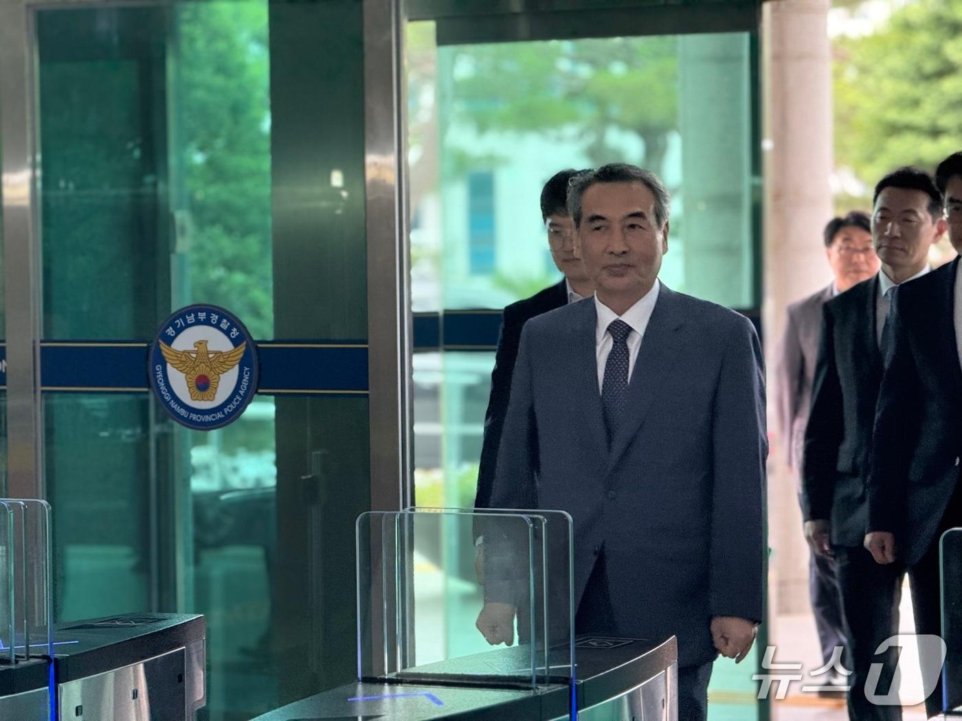 본문 이미지 - 윤석열 전 대통령 부인 김건희 여사 관련 의혹을 수사할 민중기 특별검사팀(김건희 특검팀)이 19일 경기남부경찰청을 방문했다. 2025.6.19/뉴스1 ⓒ News1 김기현기자