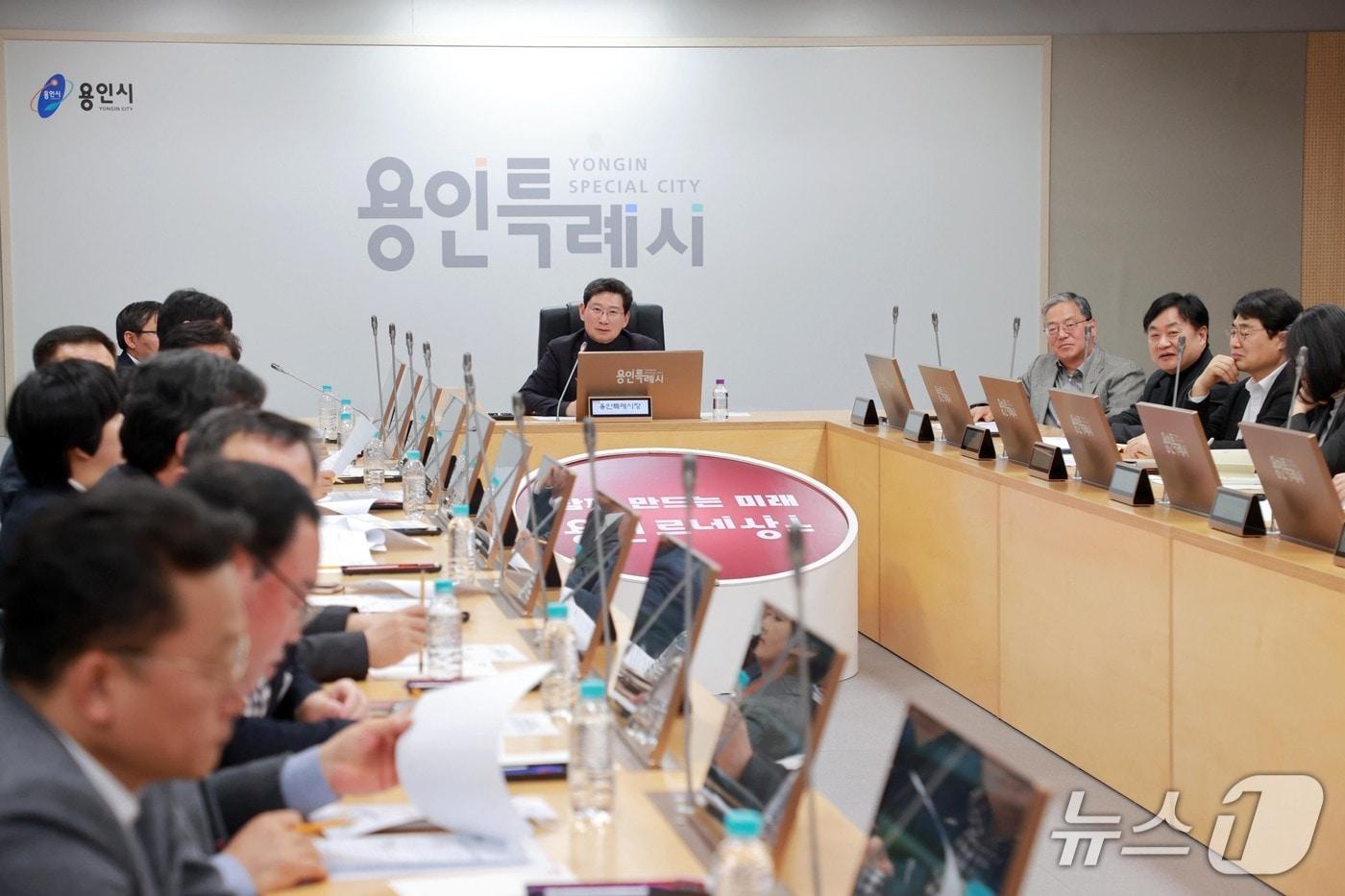 이상일 시장이 시청 영상회의실에서 열린 공직기강과 관련해 간부회의를 주재하고 있는 모습.(용인시 제공)