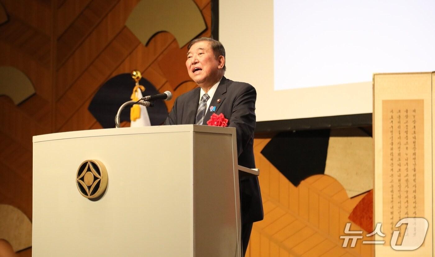 이시바 시게루 일본 총리가 19일 일본 도쿄 뉴오타니 호텔에서 열린 주일 한국대사관 주최 '한일 국교정상화 60주년 기념' 리셉션에서 축사를 하고 있다. 2025.06.19/뉴스1 ⓒNews1 노민호 기자
