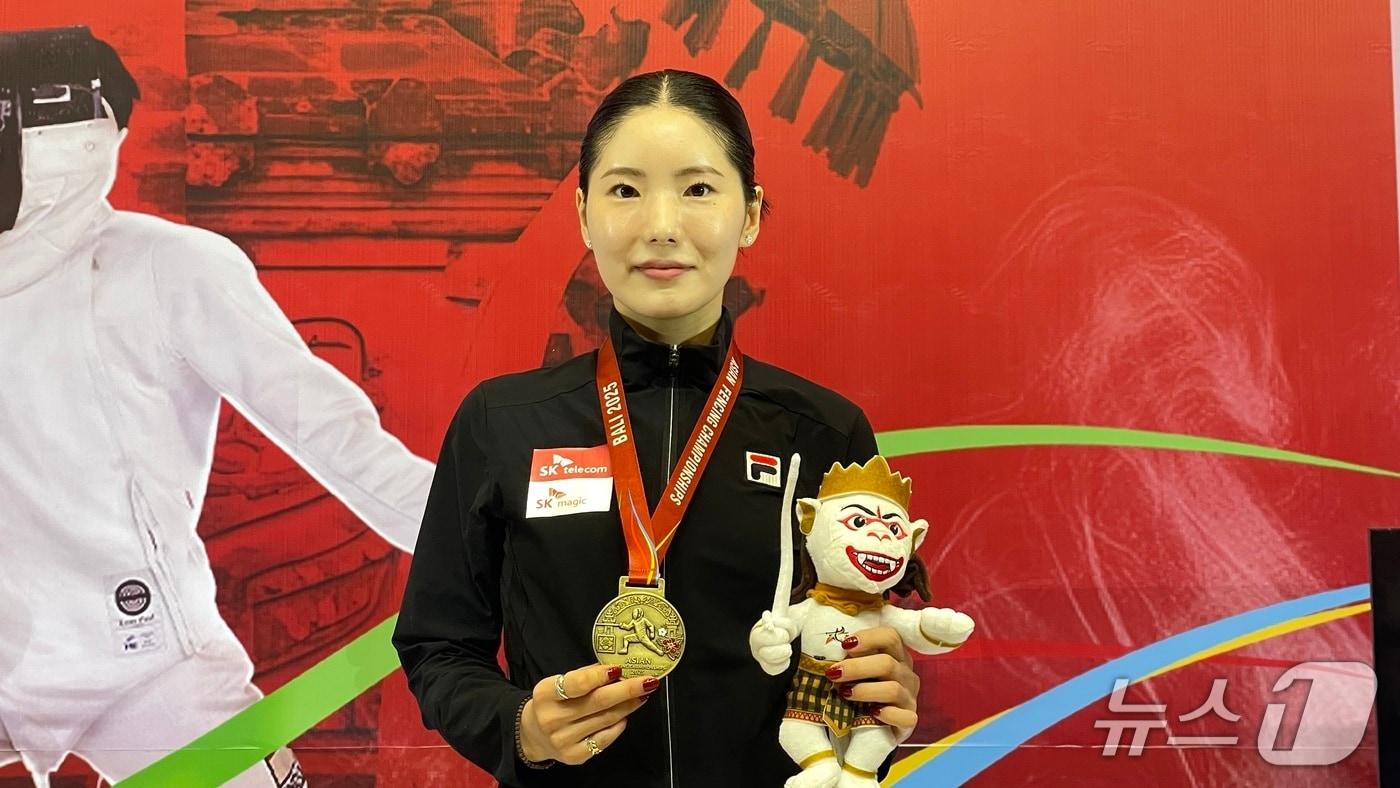 펜싱 여자 에페 송세라&#40;부산시청&#41;가 아시아선수권에서 금메달을 수확했다. &#40;대한펜싱협회 제공&#41;