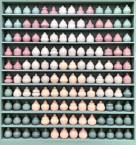 본문 이미지 - 이기자, 달항아리_색안료혼합소지, MDF_물레성형, 산화소성 1220,1250℃_2018 (프로젝트 스페이스 제공)