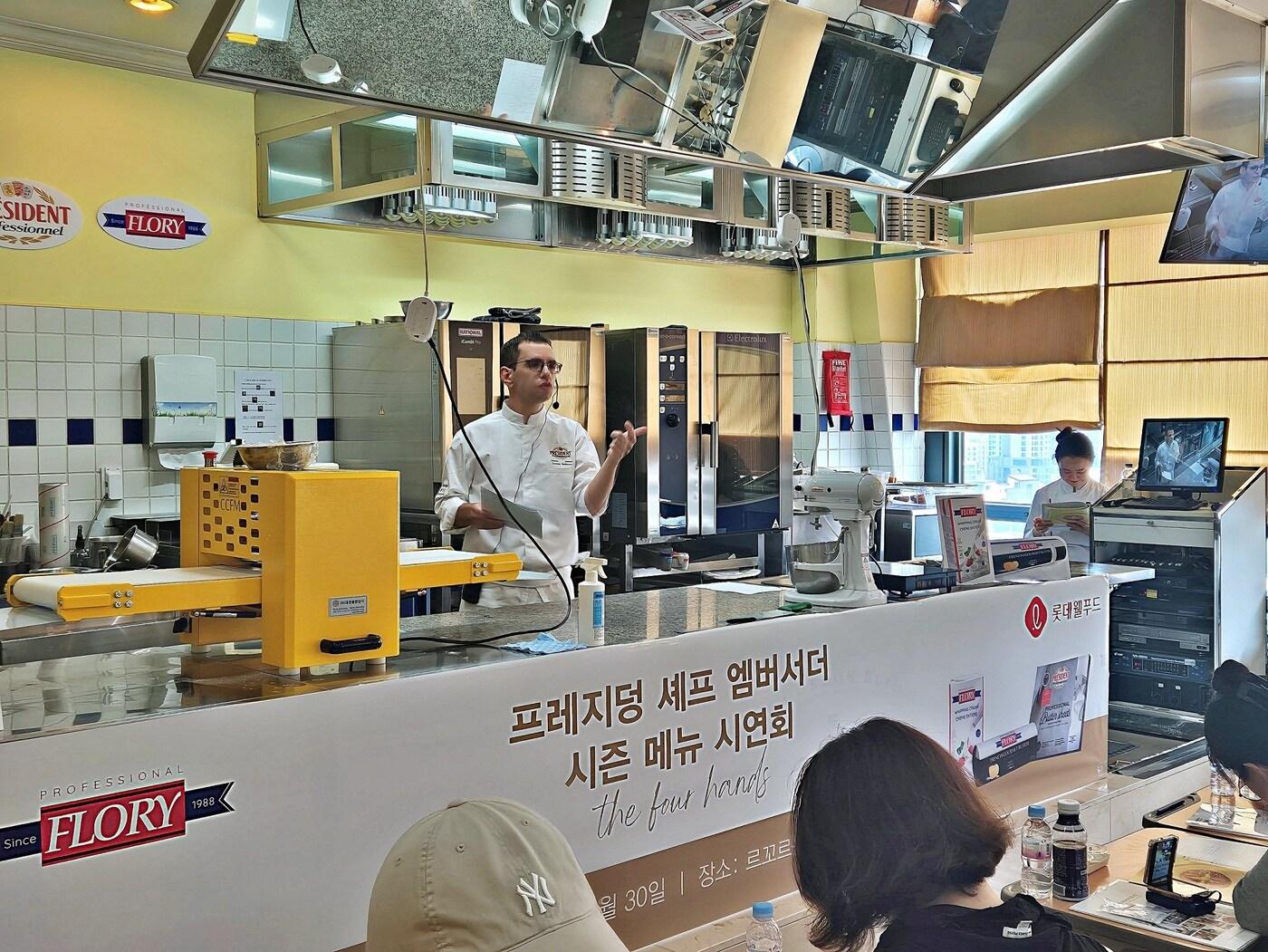 본문 이미지 - 롯데웰푸드의 락탈리스 글로벌 셰프 초청 베이킹 시연회 현장.(롯데웰푸드 제공)