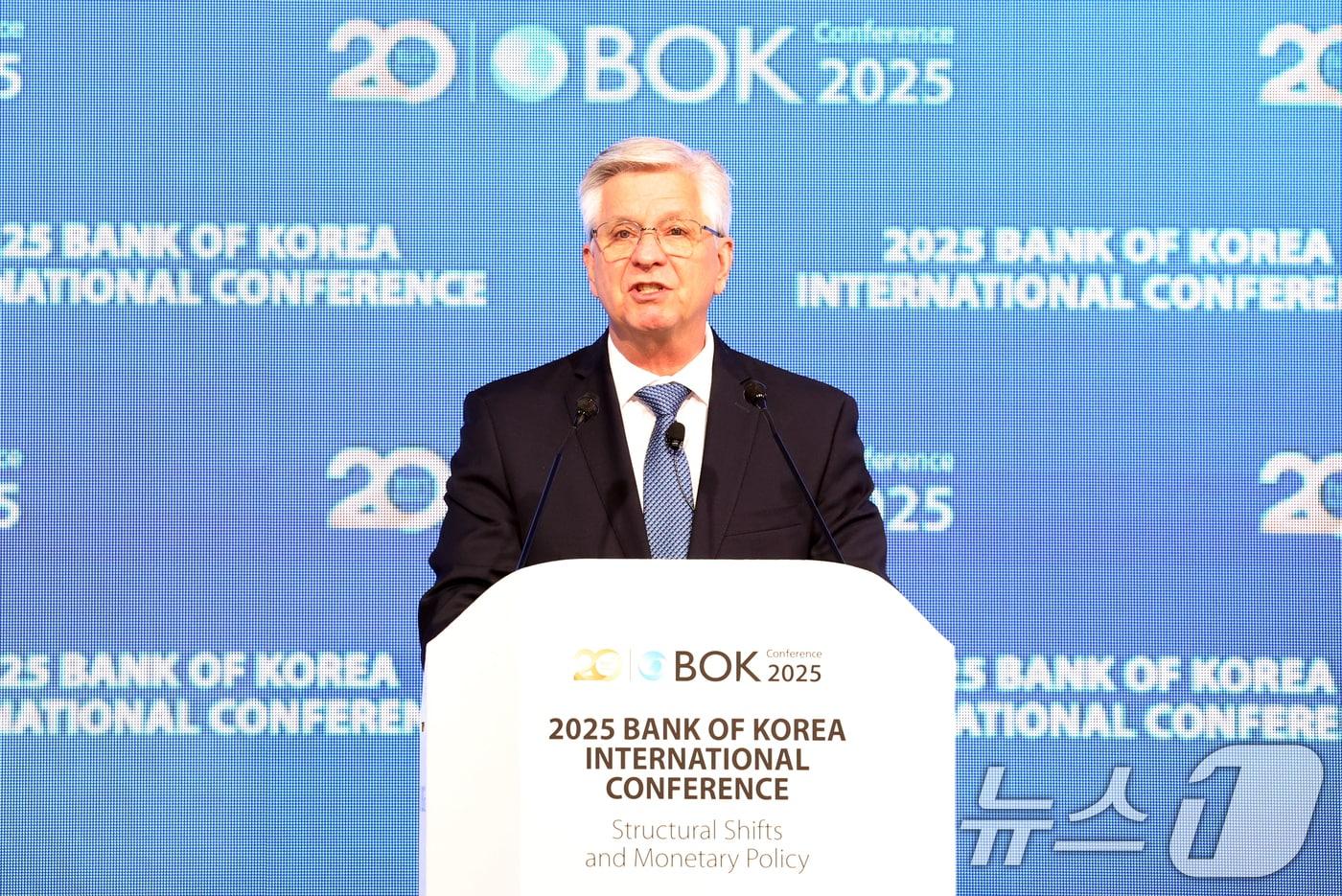 크리스토퍼 월러 미국 연방준비제도 이사가 2일 오전 서울 중구 한국은행 신축별관 컨퍼런스홀에서 열린 'BOK 국제컨퍼런스'에서 기조연설을 하고 있다. 2025.6.2/뉴스1 ⓒ News1 김명섭 기자
