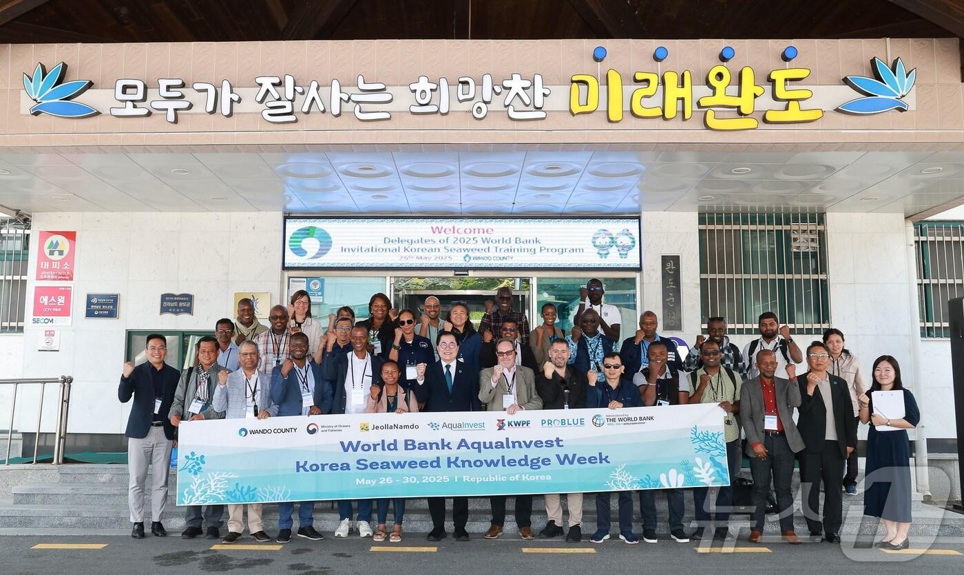 완도군, 세계은행&#40;WB&#41; 및 개발도상국 공무원 해조류 양식 기술 협력 체계 구축 위한 방문 &#40;완도군 제공. 재판매 및 DB금지&#41; /뉴스1 