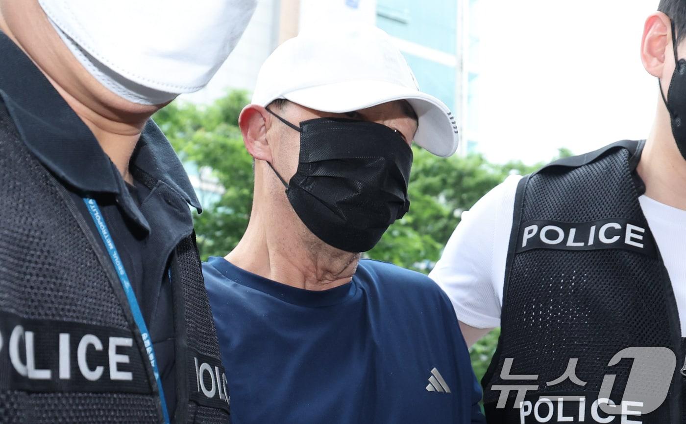 운행 중인 서울지하철 5호선 열차에서 불을 지른 원 모 씨가 지난 6월 2일 서울 양천구 서울남부지법에서 열린 구속 전 피의자 심문&#40;영장실질심사&#41;에 출석하고 있다. 2025.6.2/뉴스1 ⓒ News1 허경 기자