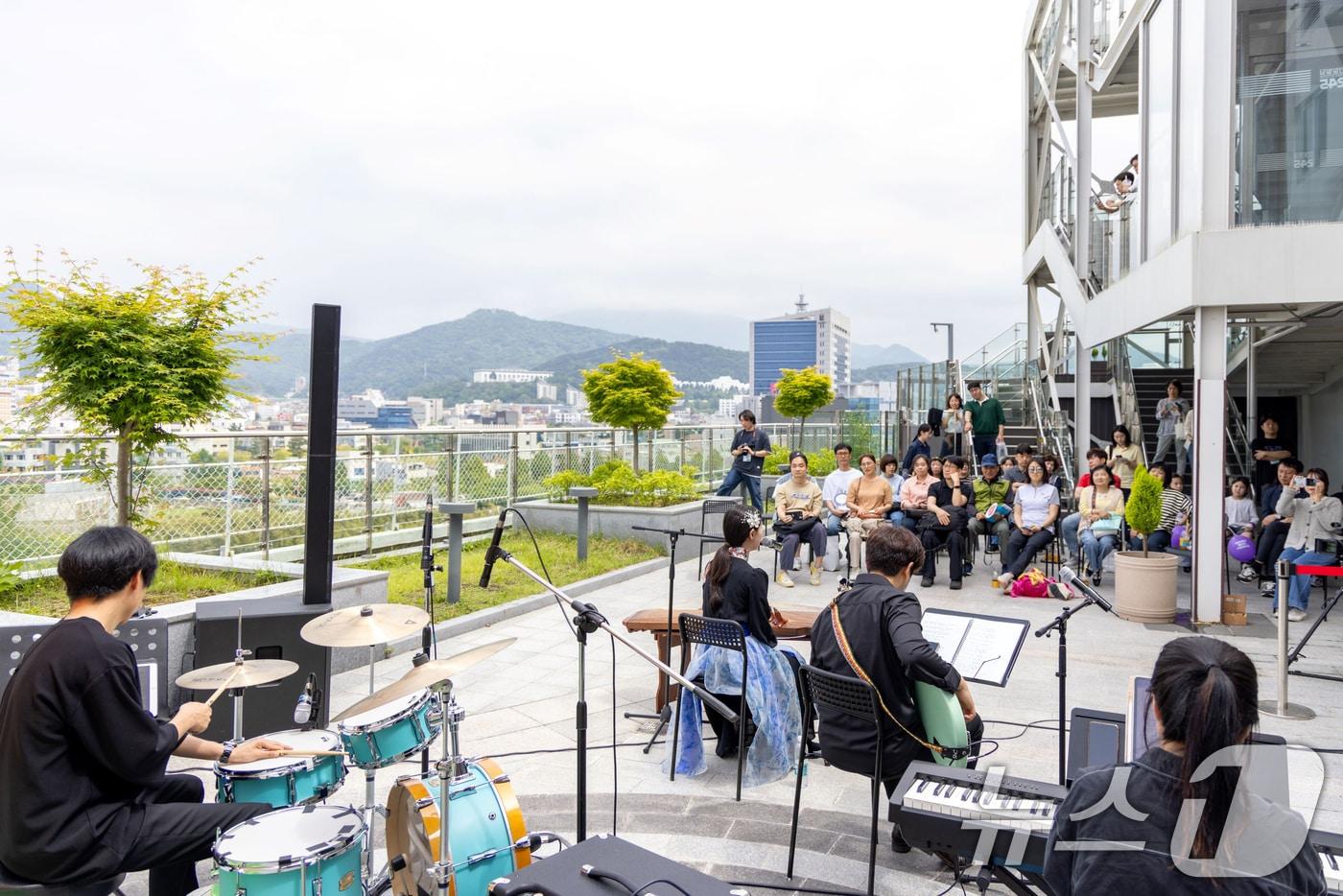 전일빌딩245 옥상에 설치된 전일 스테이지.&#40;광주시 제공. 재판매 및 DB 금지&#41; 