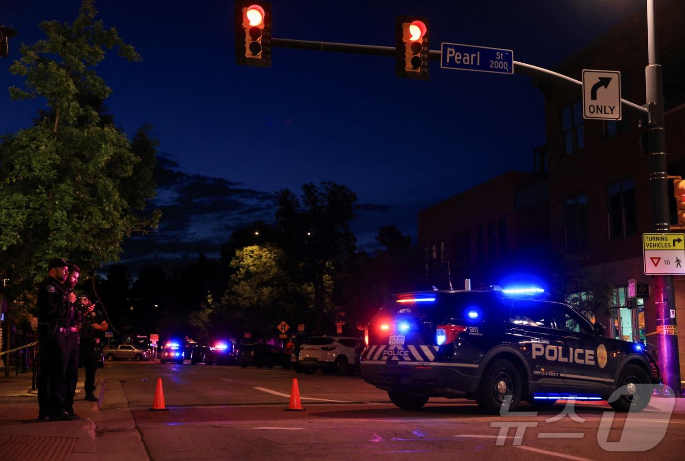 미국 콜로라도주 볼더 지역에서 1일&#40;현지시간&#41; 한 남성이 화염 방사기로 군중을 위협한 사건이 발생해 경찰이 출동했다. 2025.06.01 ⓒ 로이터=뉴스1 ⓒ News1 정지윤 기자